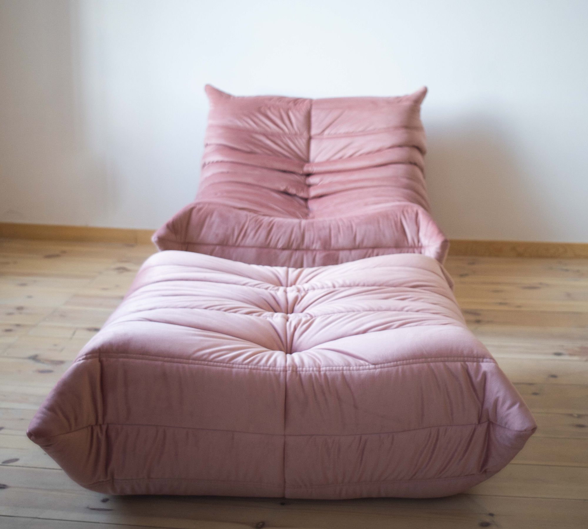 Set Poltrona e Pouf Togo Velluto Rosa Perla