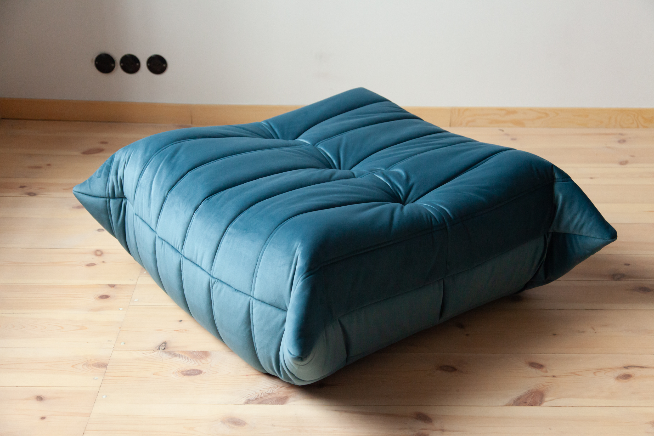 Togo Ottoman Velluto Blu mare