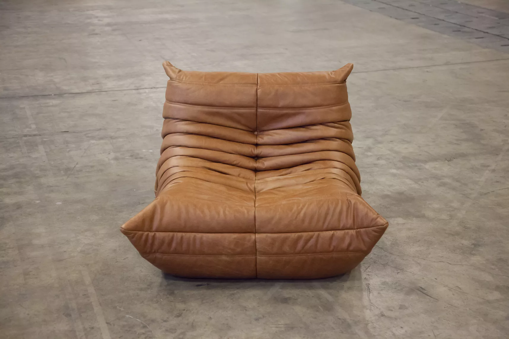 Togo Sessel Pull-Up-Leder Pfirsichbraun + Tabakbraun