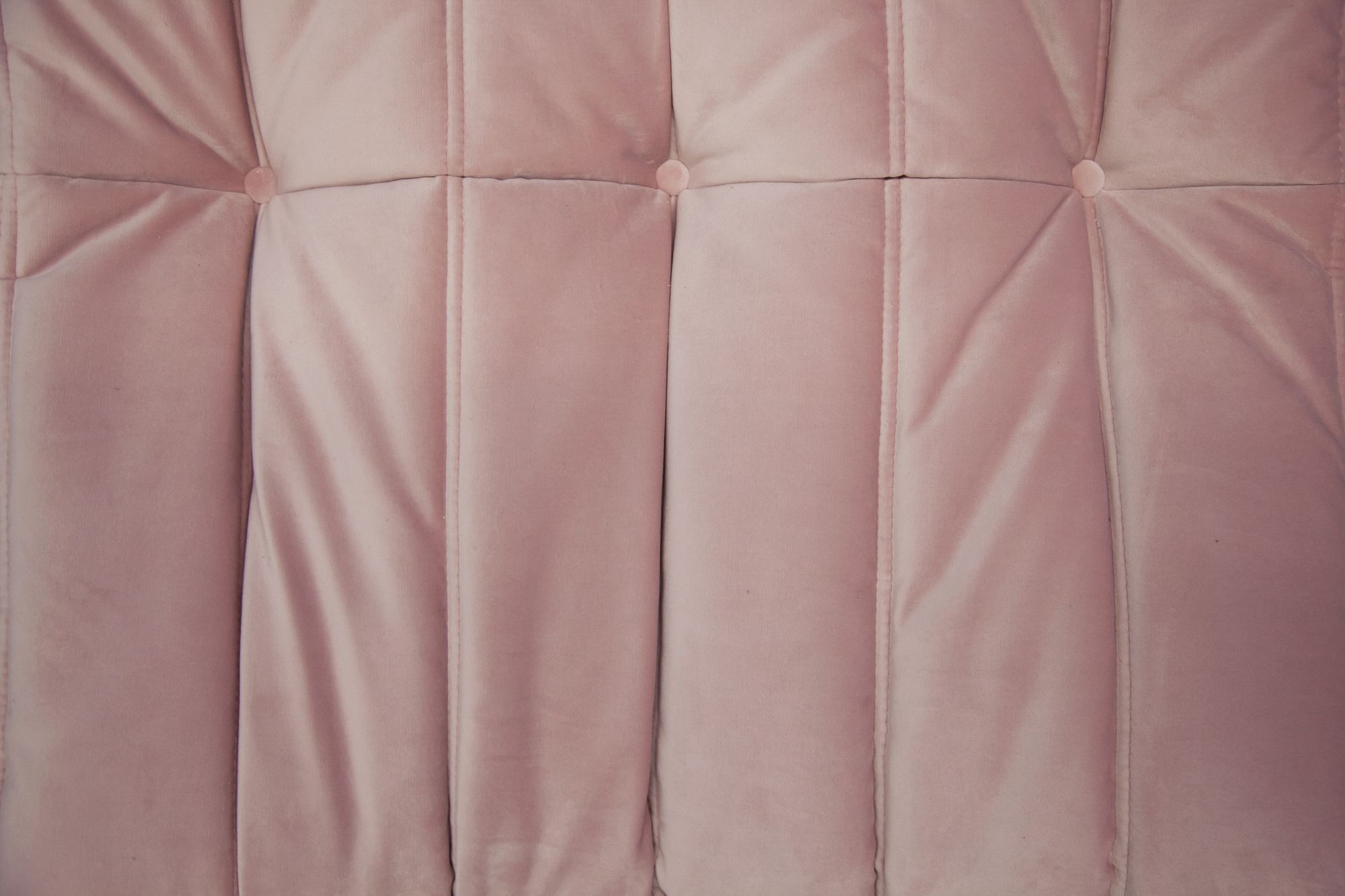 Togo Sofa 2-seater velvet light pink