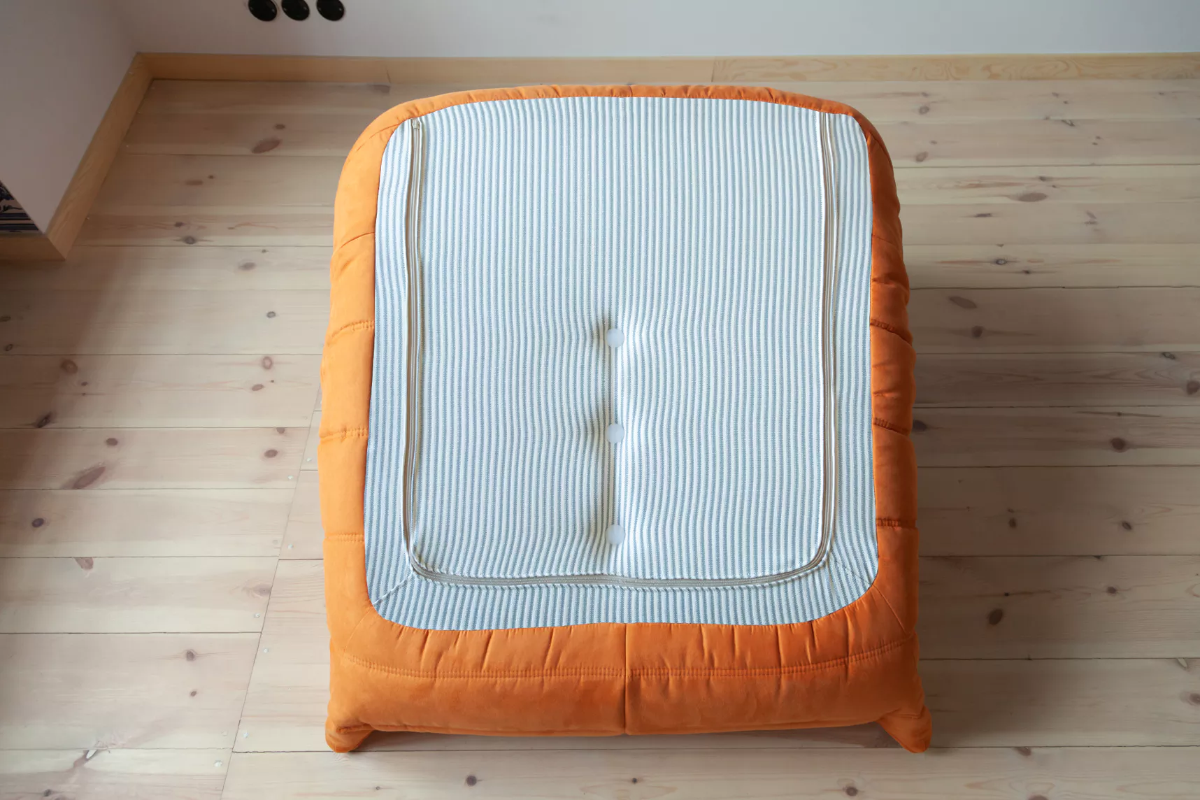 Togo Armchair Textile Orange