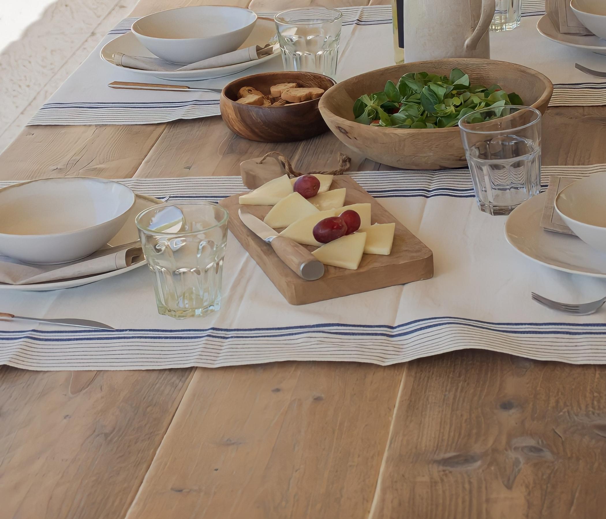 Outdoor-Tisch aus massiver Fichte