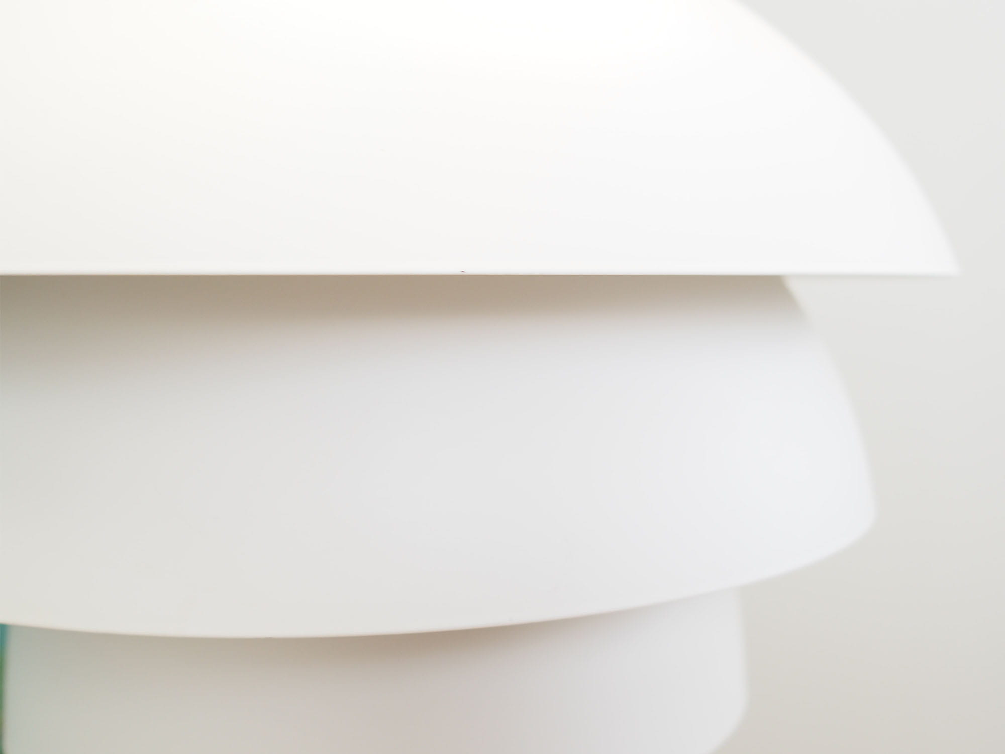 Lampada a sospensione vintage in metallo bianco anni '70