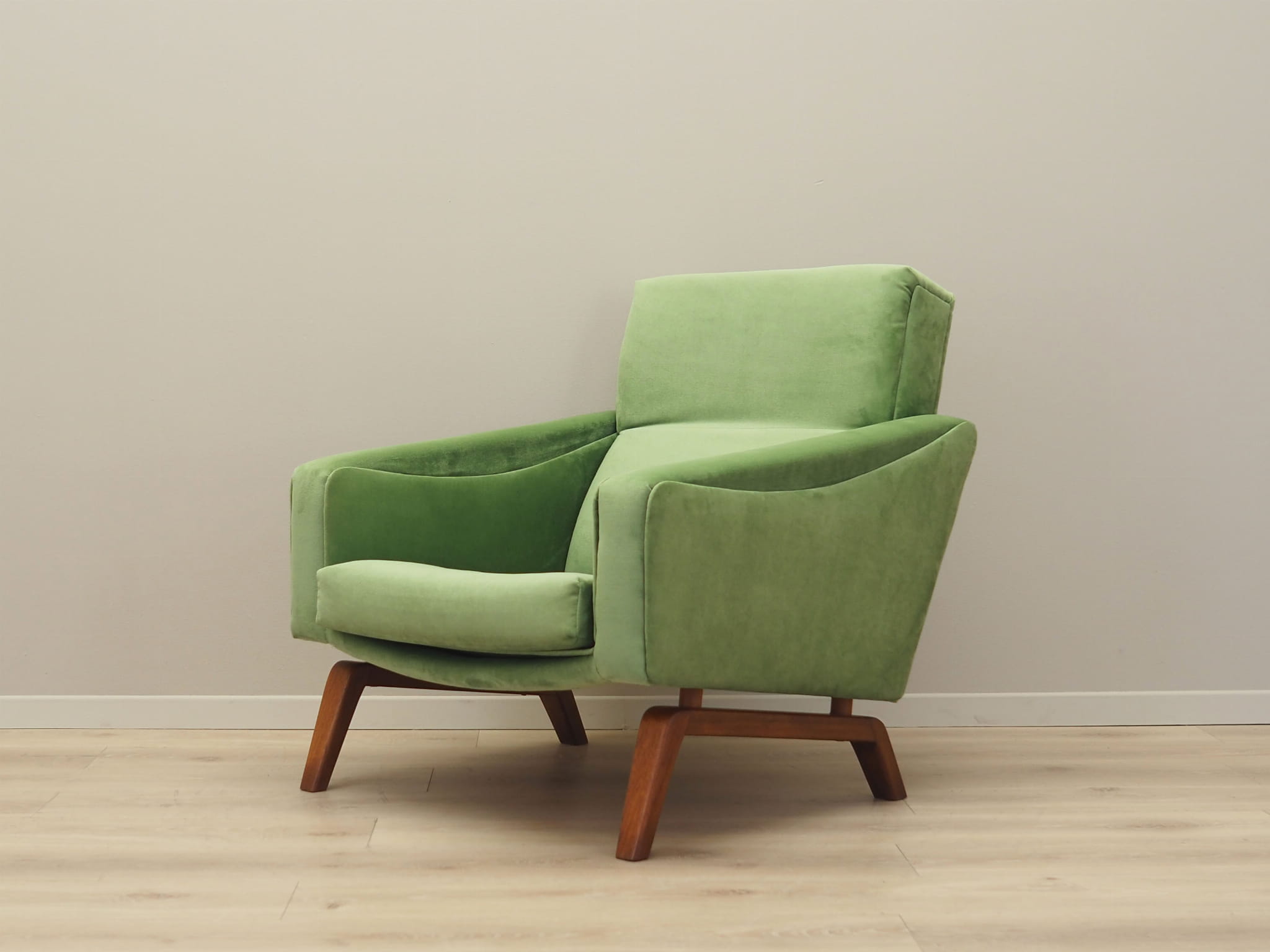Vintage armchair velvet wood green 1970s