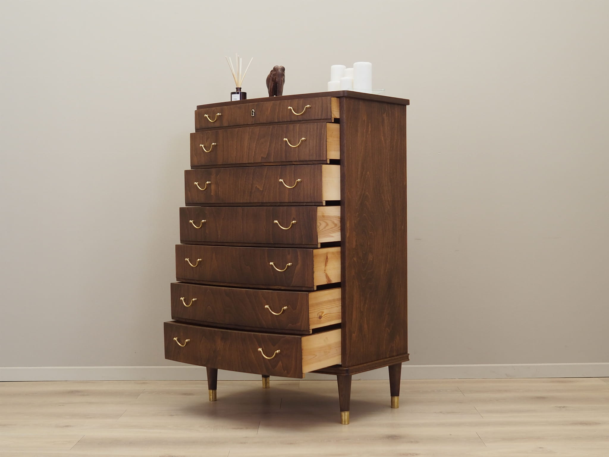 Cassettiera vintage in legno di noce marrone anni '60