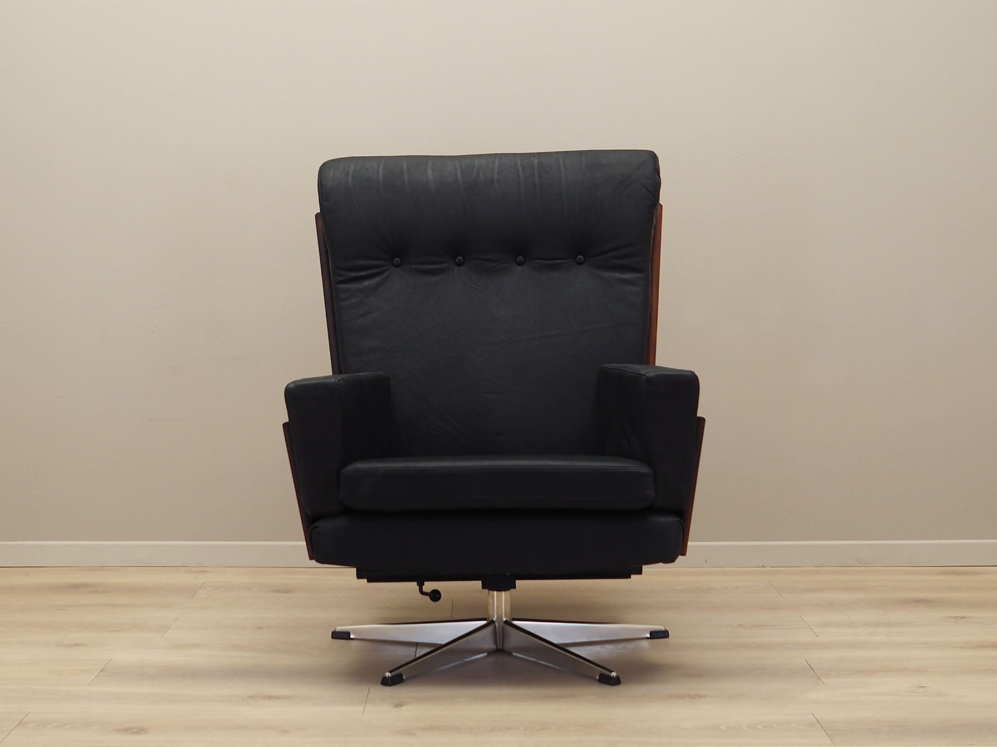 Poltrona da ufficio vintage pelle legno nero anni '70