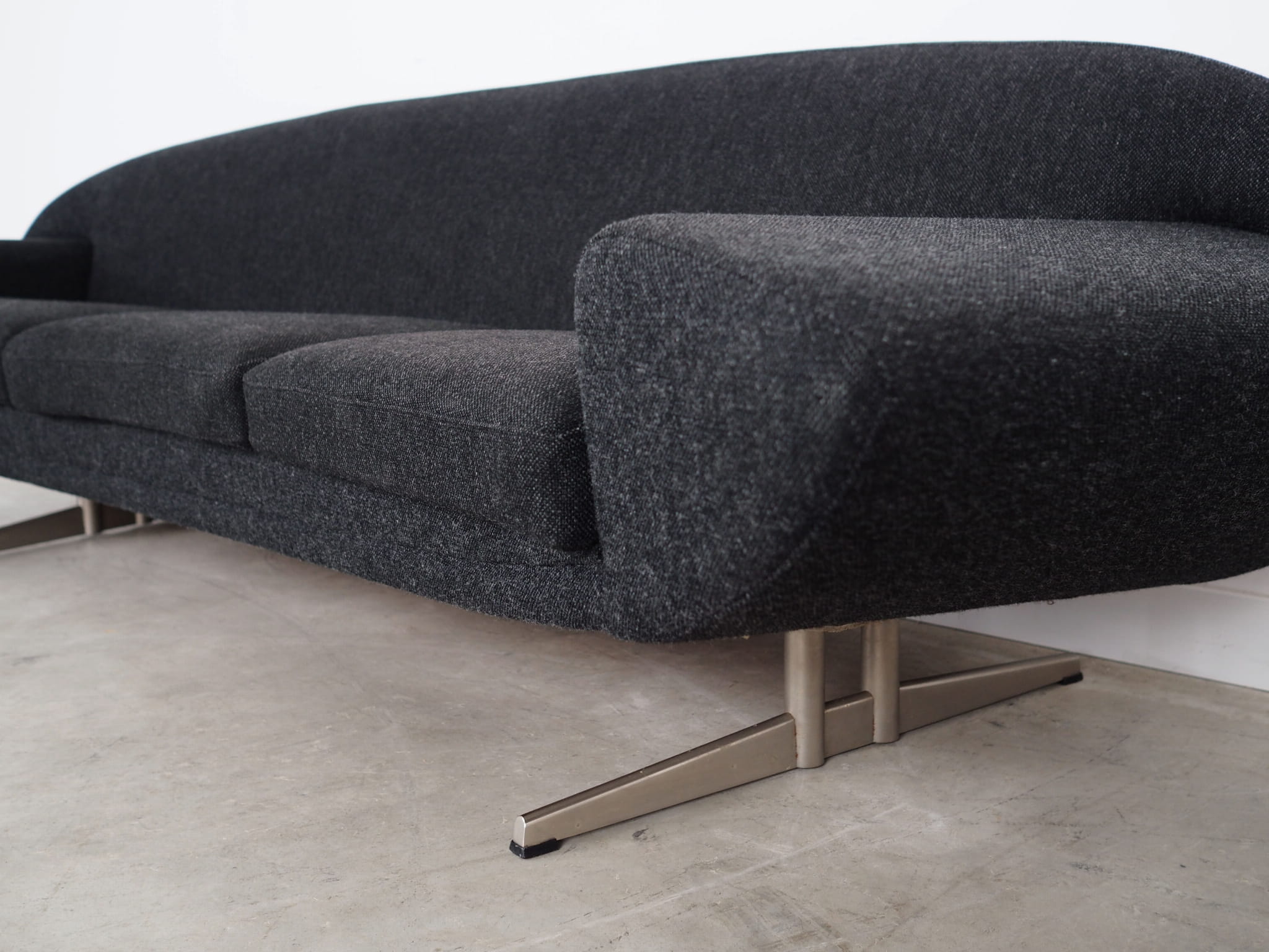 Capri Sofa Fabric Graphite 1960s