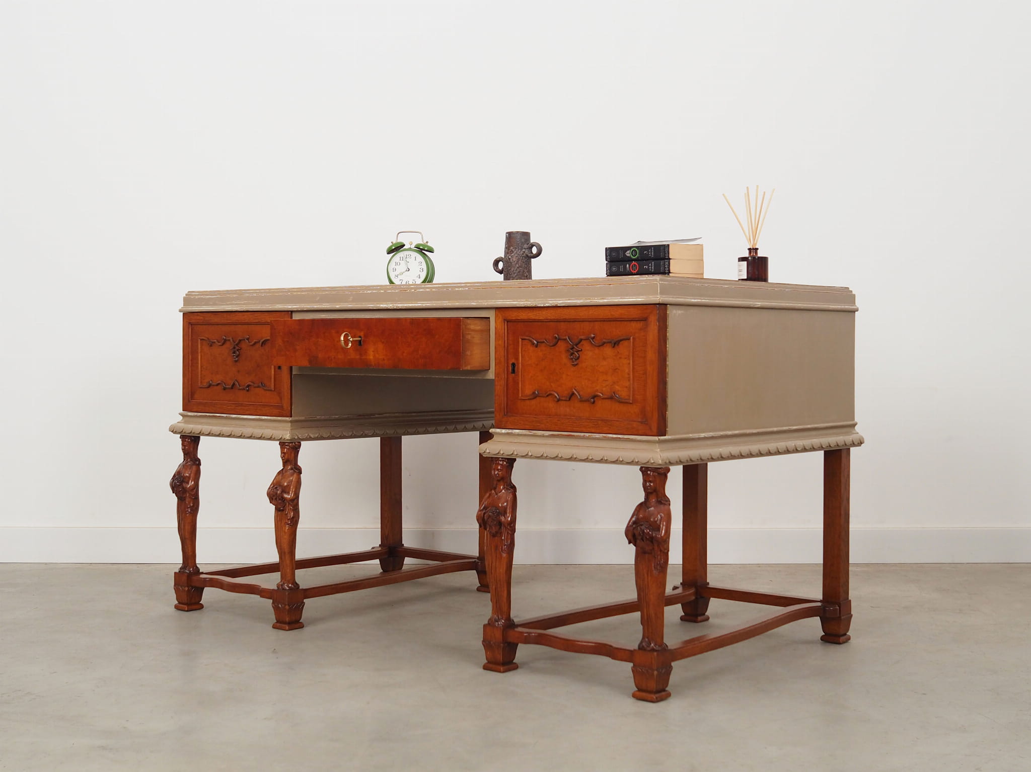 Scrivania vintage in legno marrone anni '50