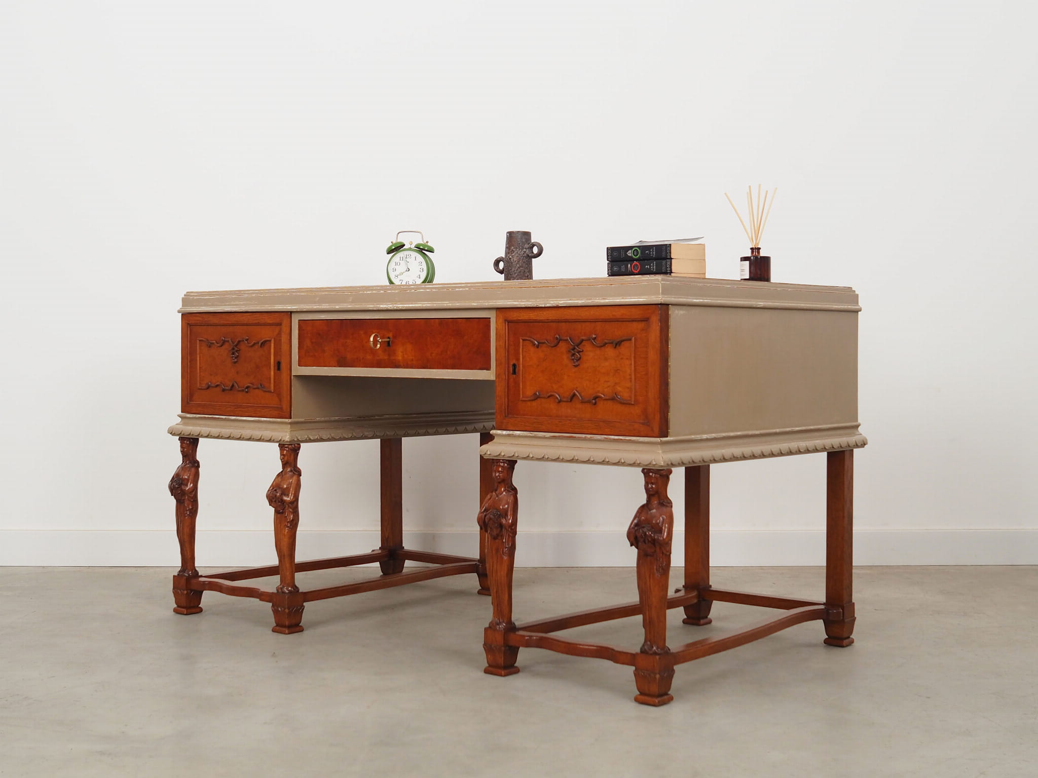 Scrivania vintage in legno marrone anni '50