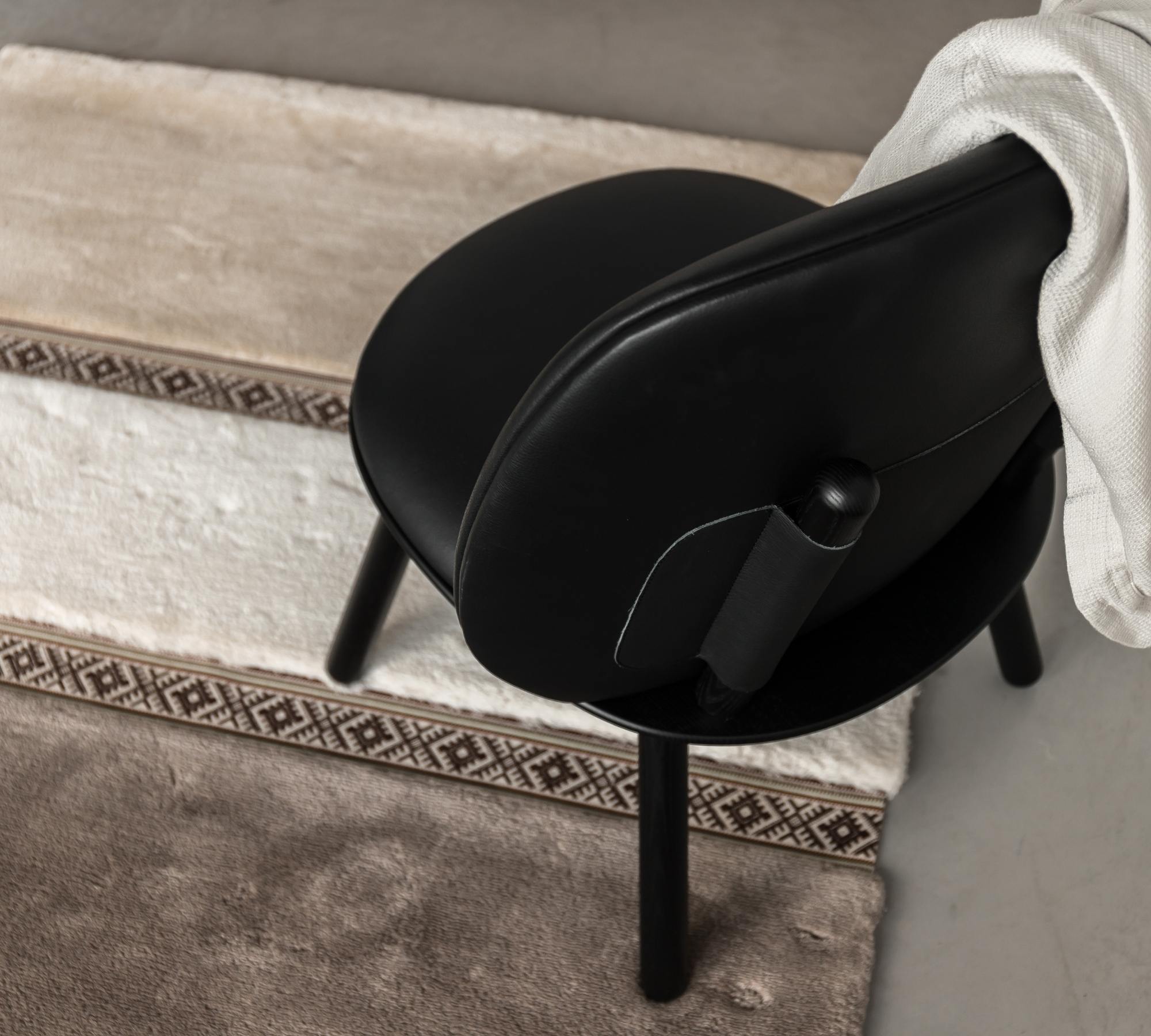 Naïve Loungestuhl Eschenholz Leder Schwarz