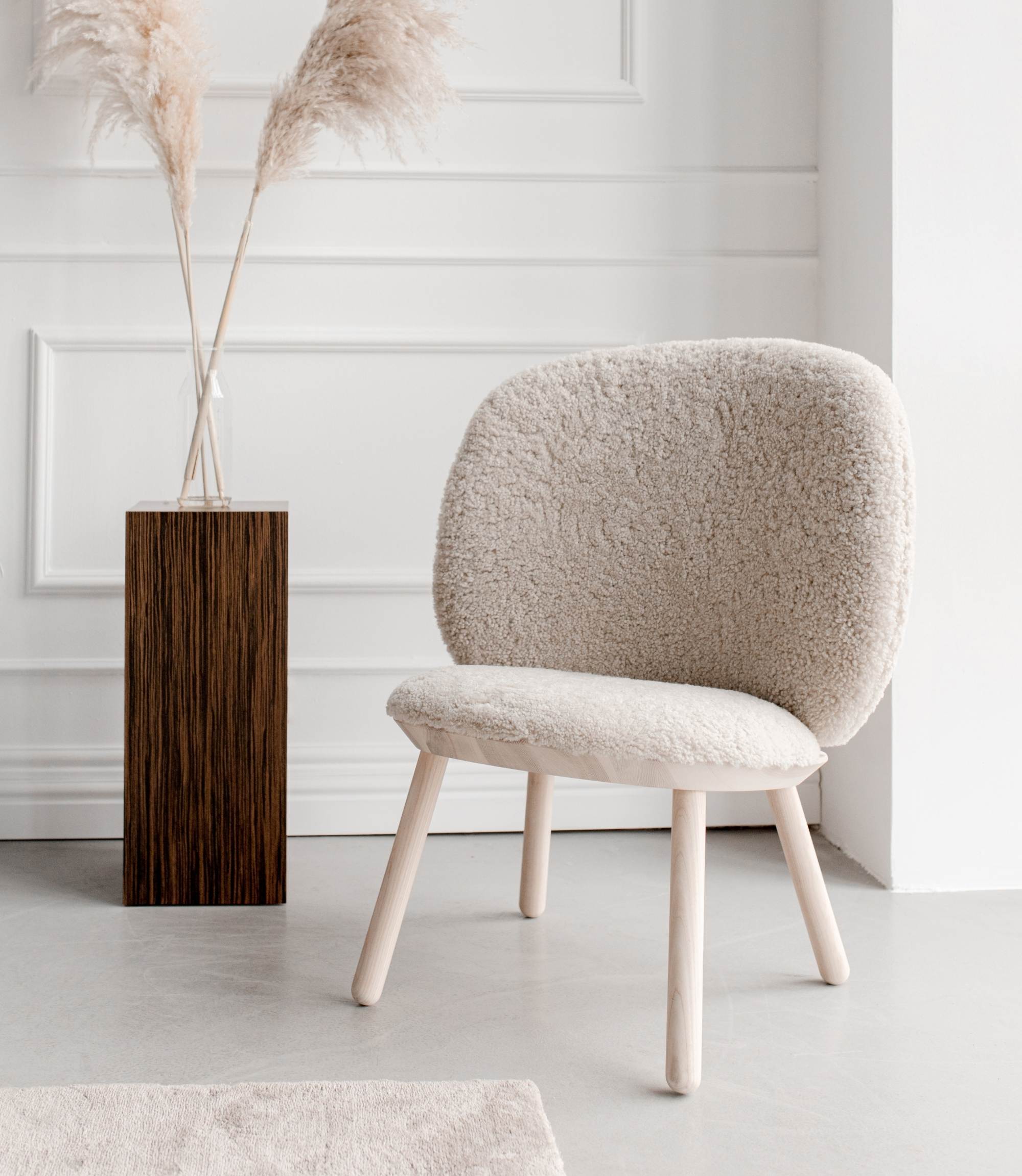 Naïve Armchair Ash wood Sheepskin Natural