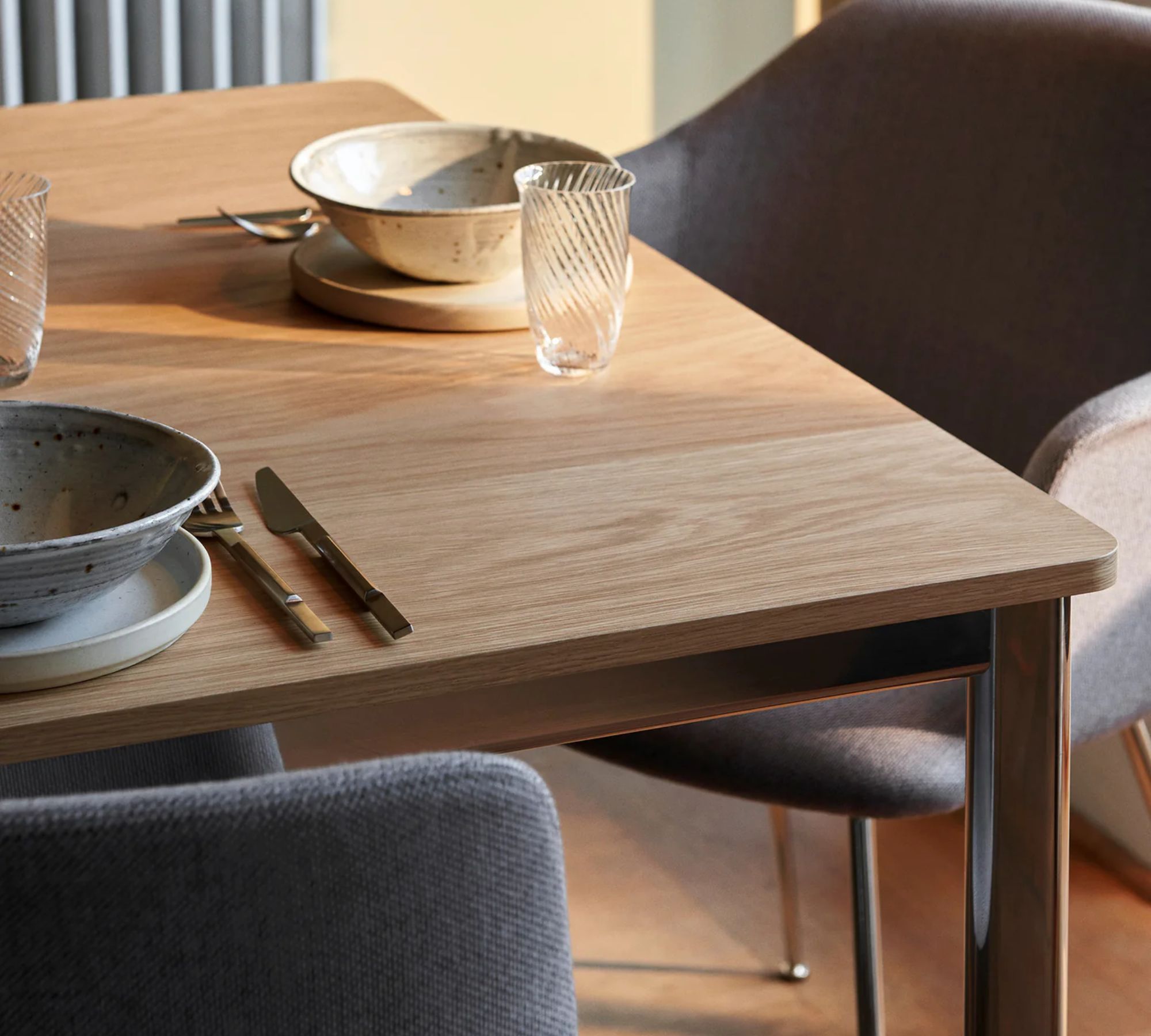 Drip HW59 Table Laminate Aluminum White
