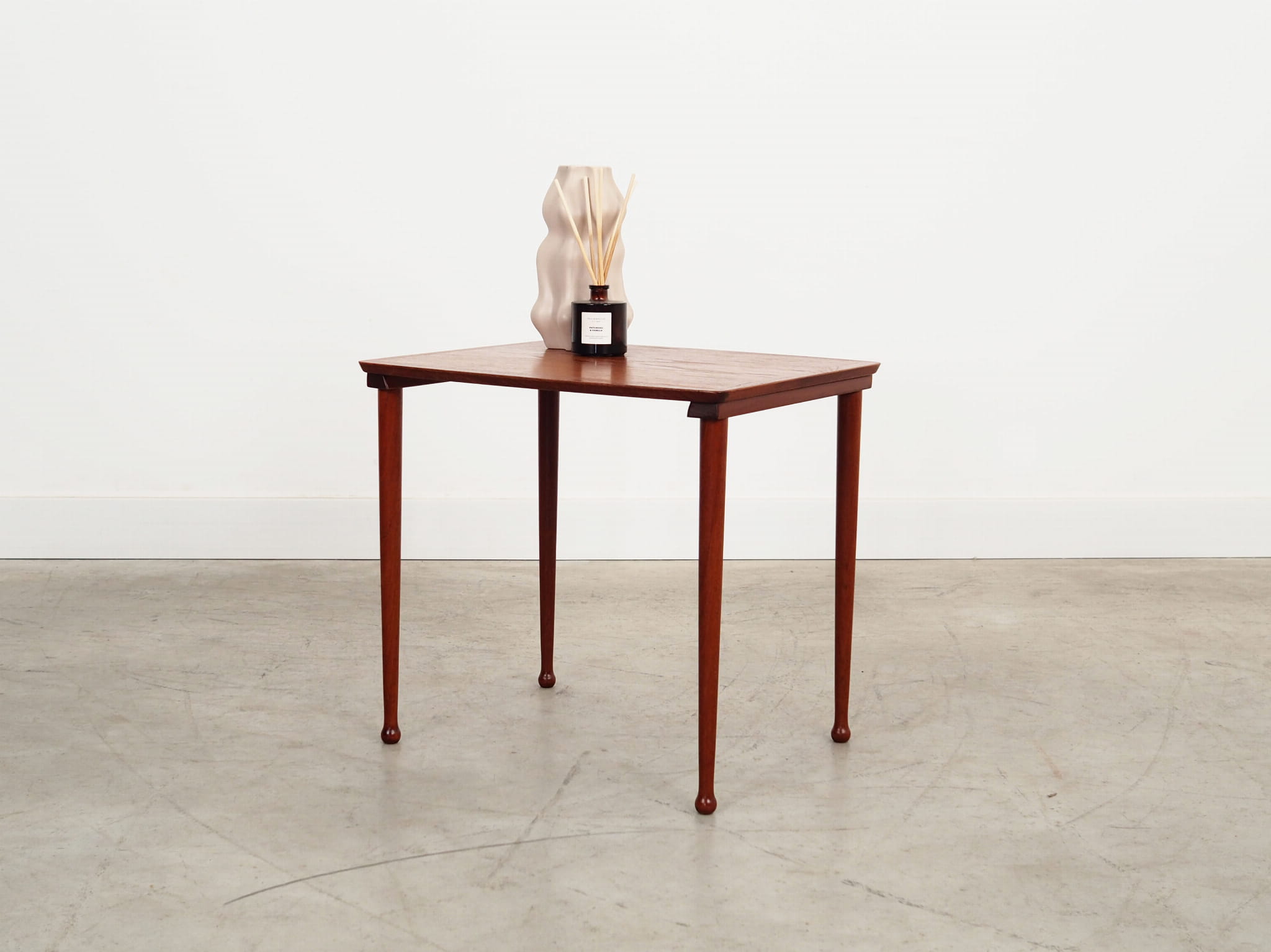 Tavolino vintage in teak marrone anni '70