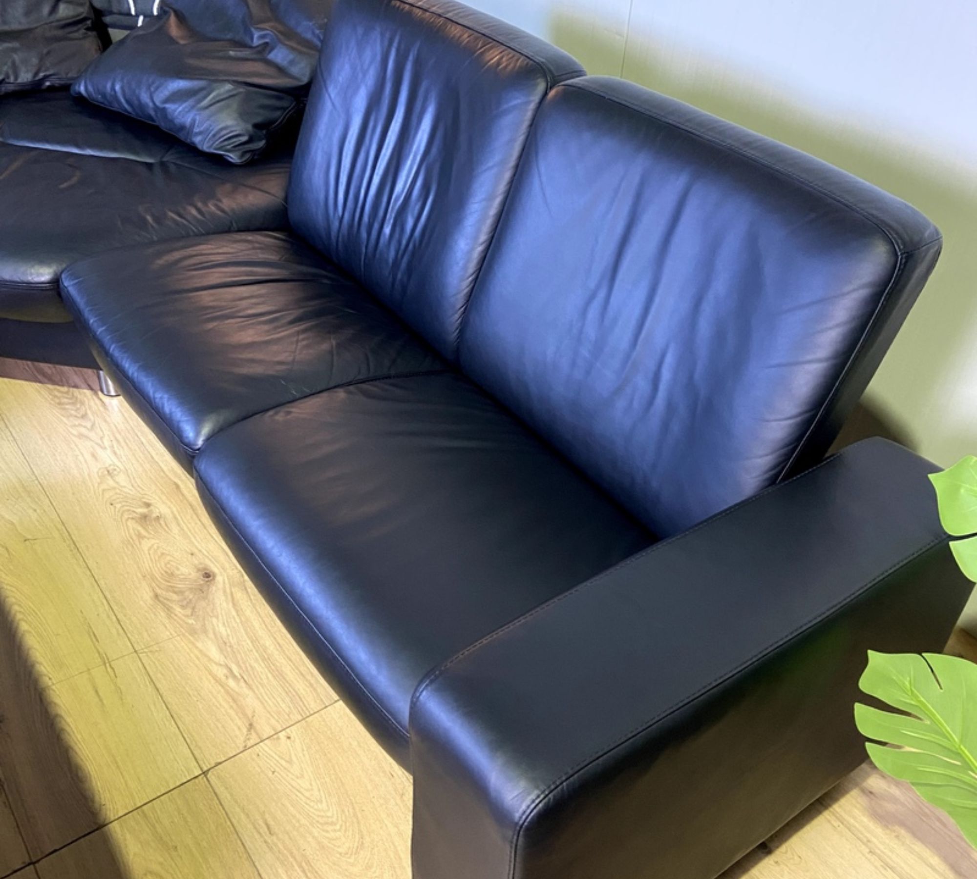 Arion Leather Sofa Black