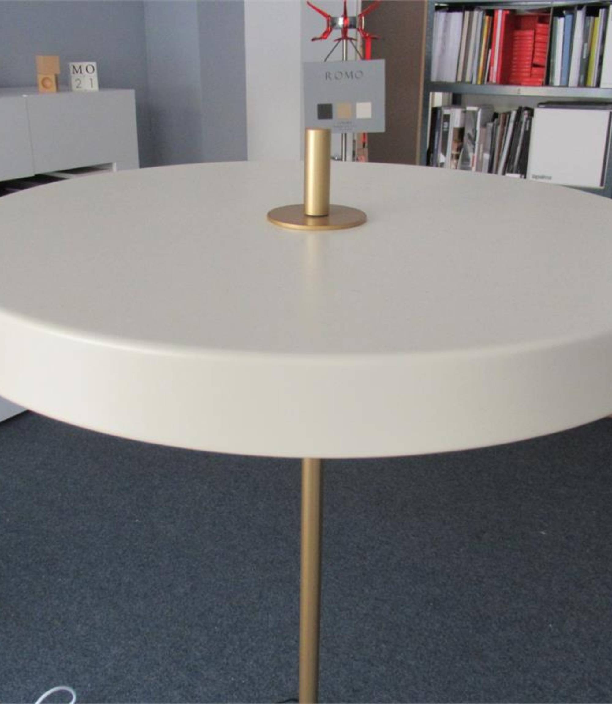 LED Stehlampe Umage Asteria Stahl Weiß