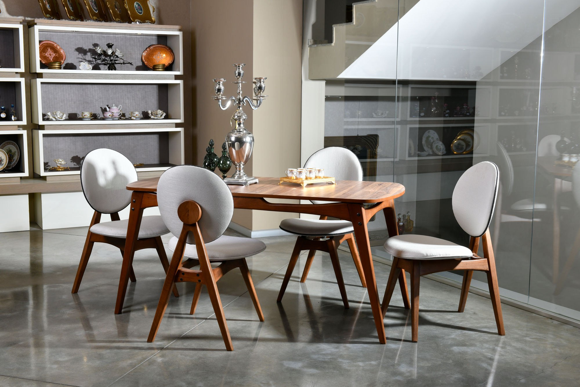 Touch Dining table set 5-piece. Linen Cream