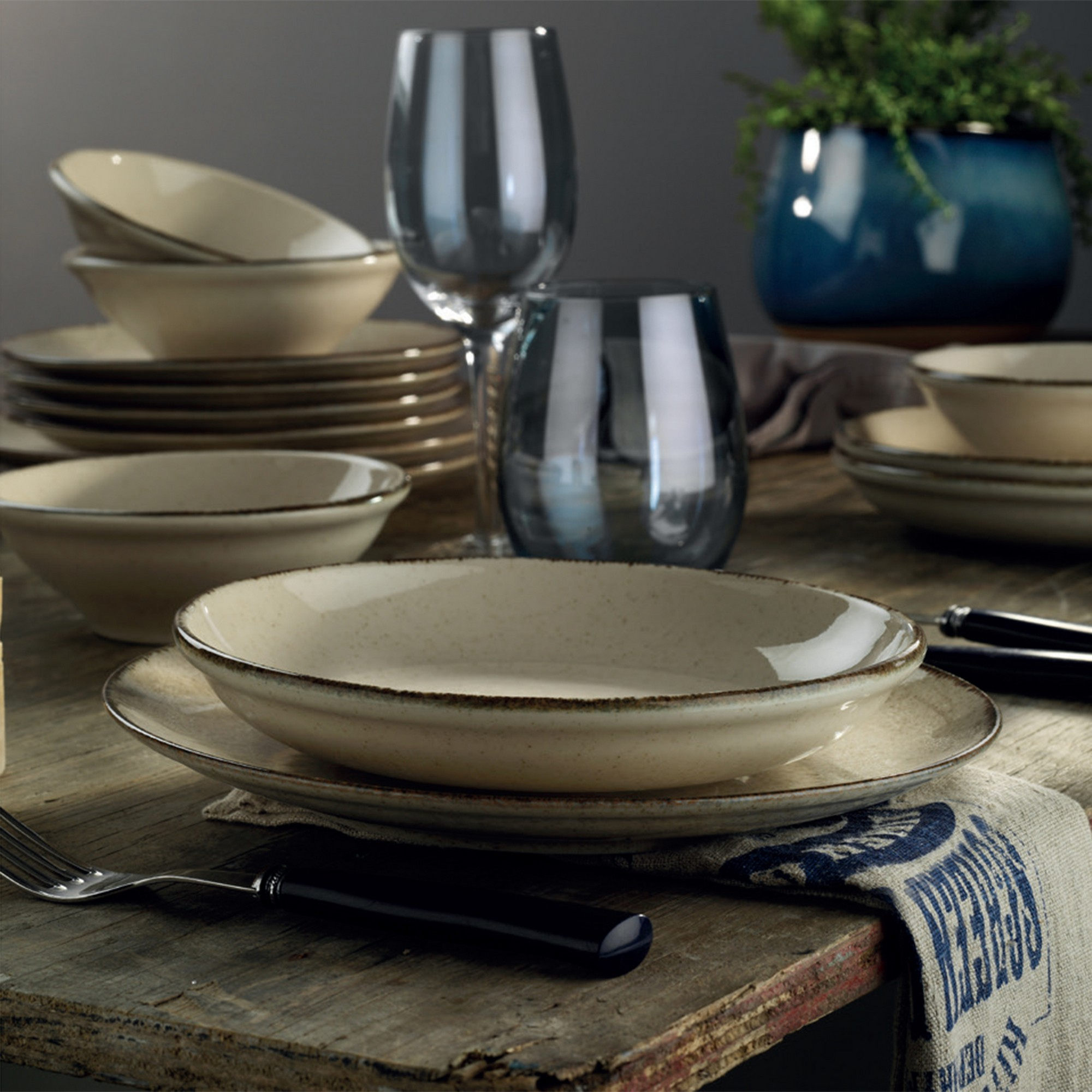 Plate set 18-piece Porcelain Cinnamon brown