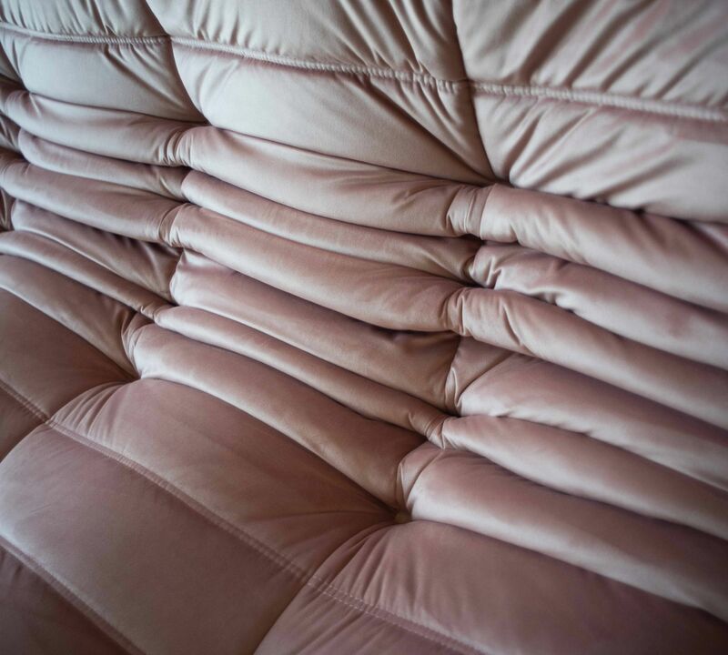 Togo Sofa 3-seater velvet pearl pink