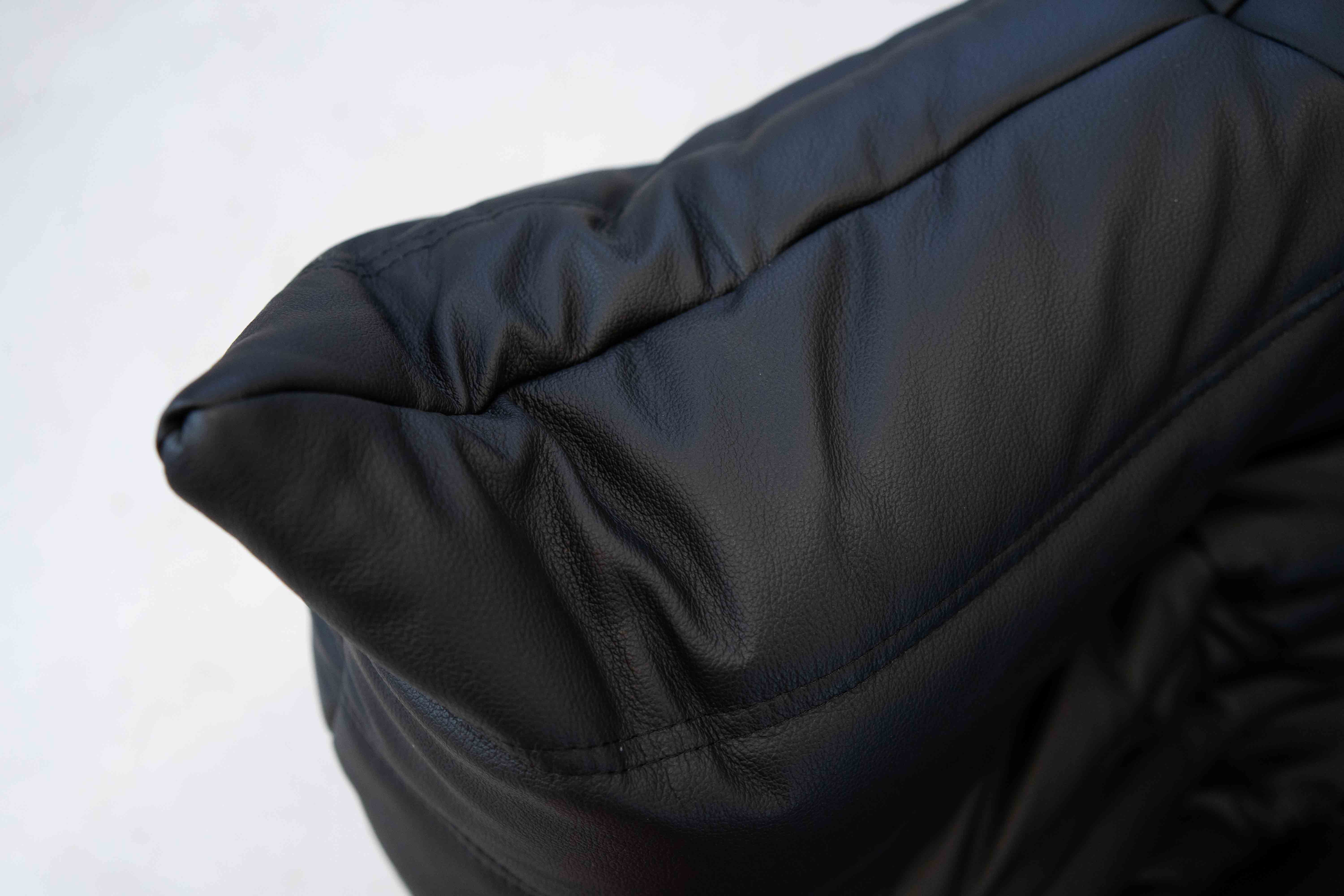 Divano Togo 2 posti con braccioli Pelle Madras Nero