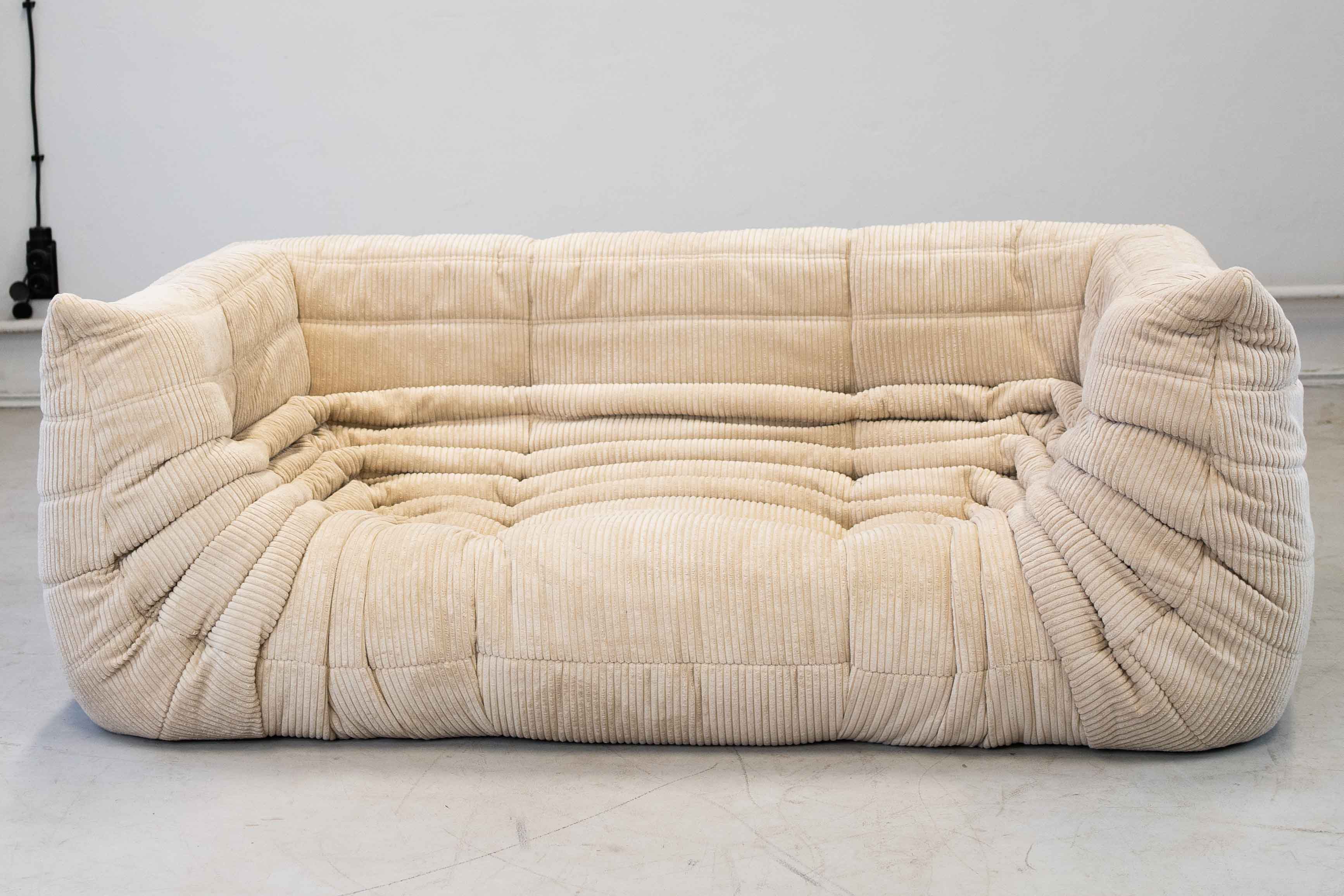 Togo Divano 2 posti con bracciolo velluto a coste beige