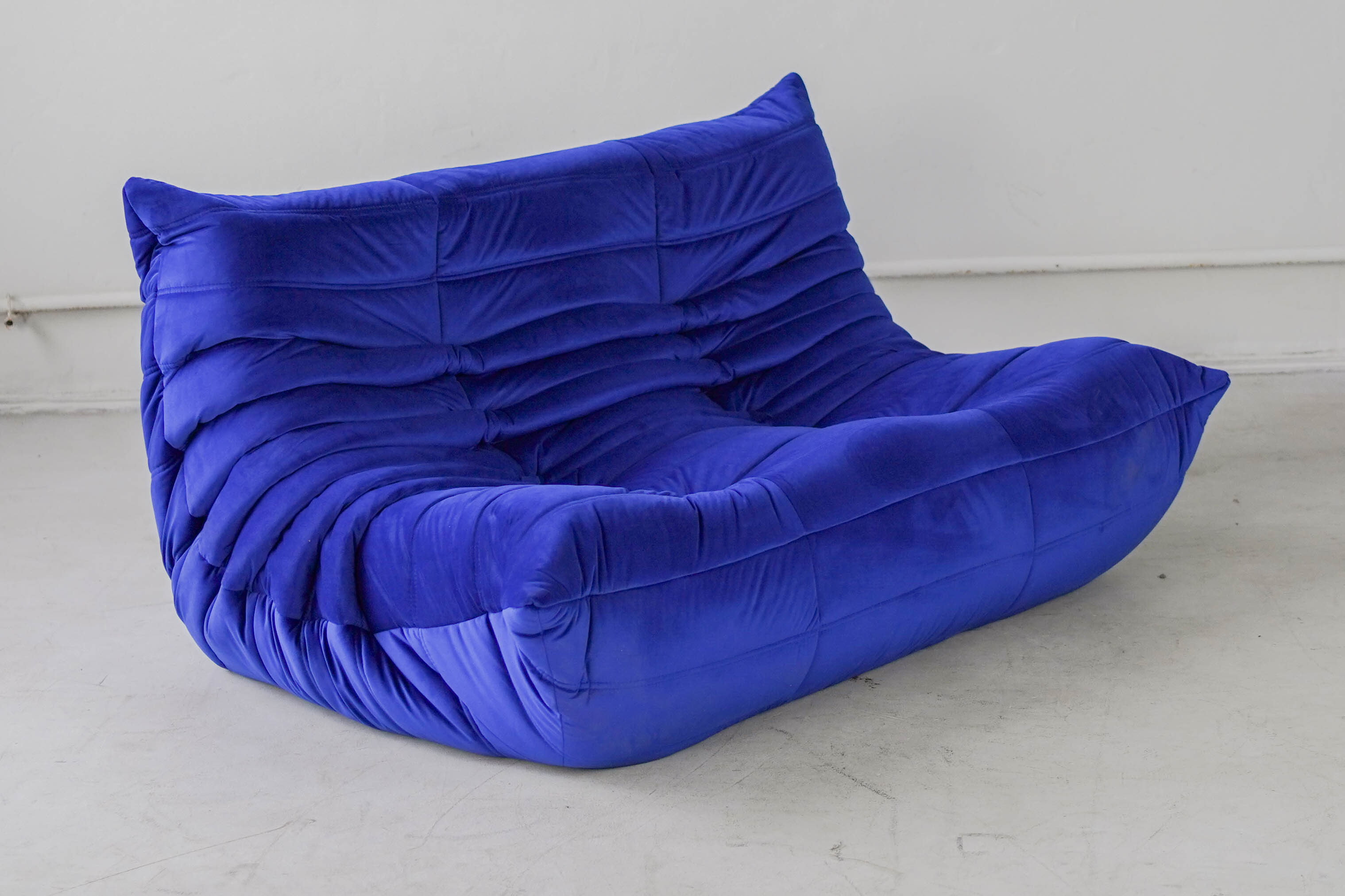 Togo Sofa 2-seater velvet cobalt blue