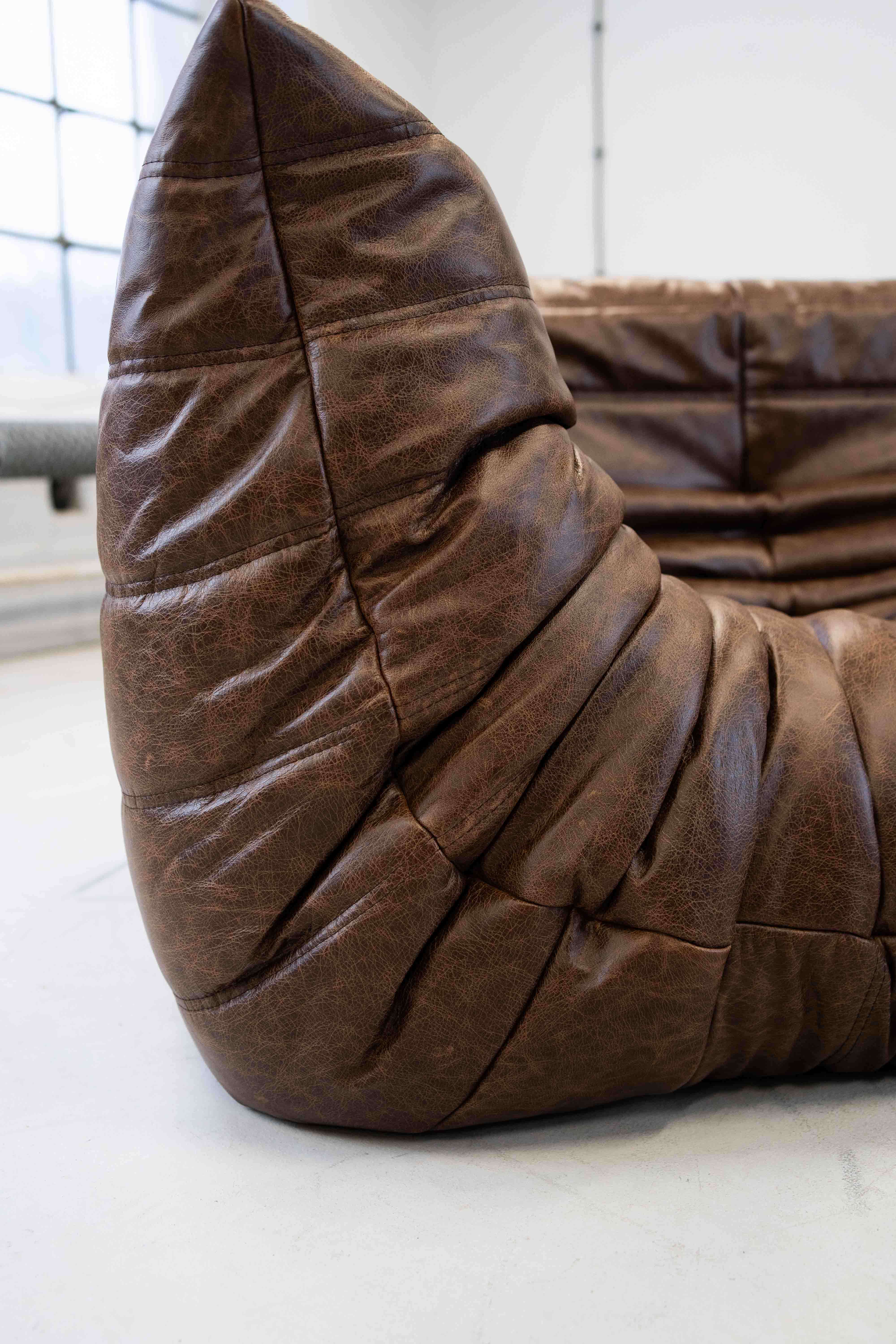 Togo Sofa 2-seater with armrest Pull-Up leather walnut brown