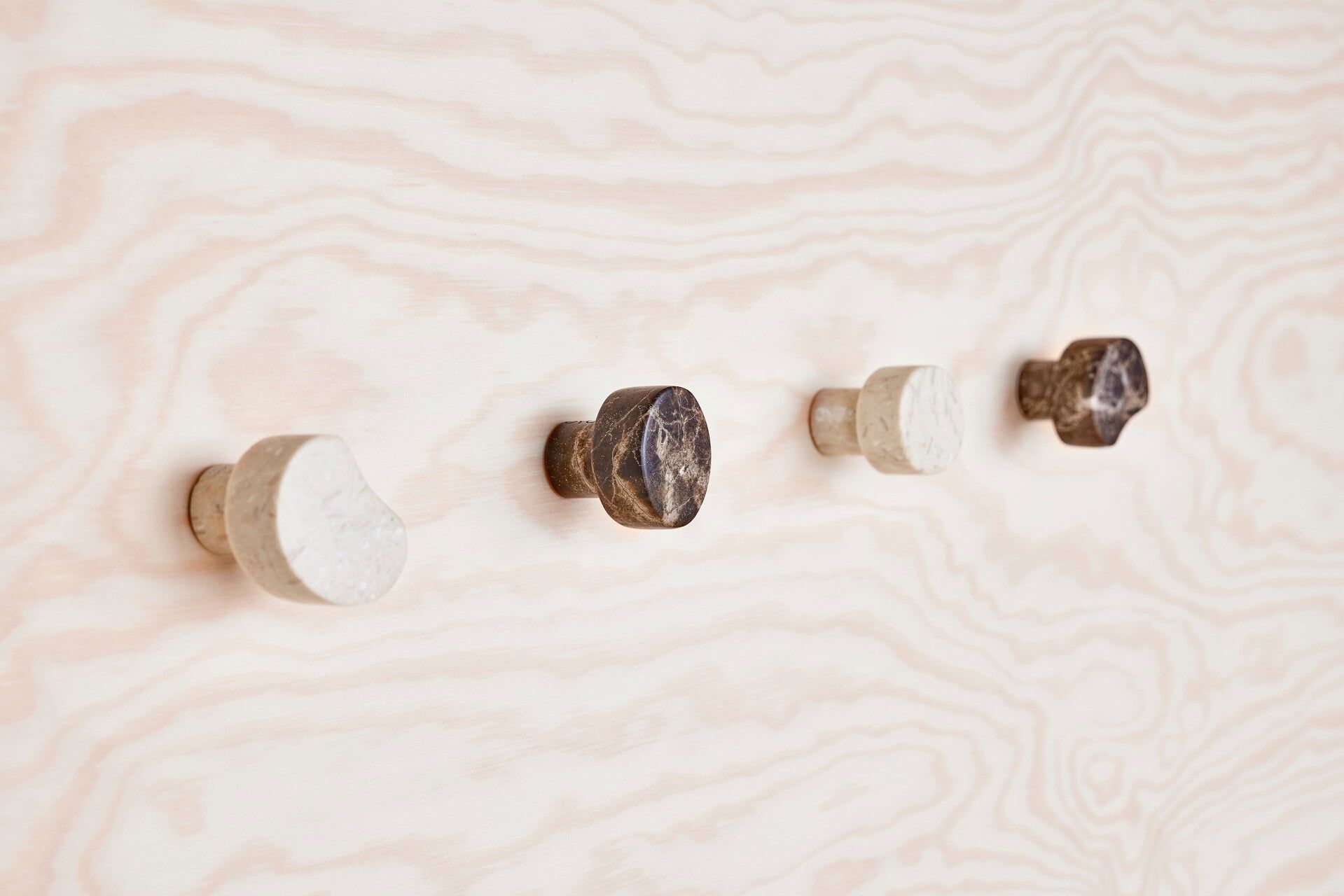 Savi Hook Marble Brown