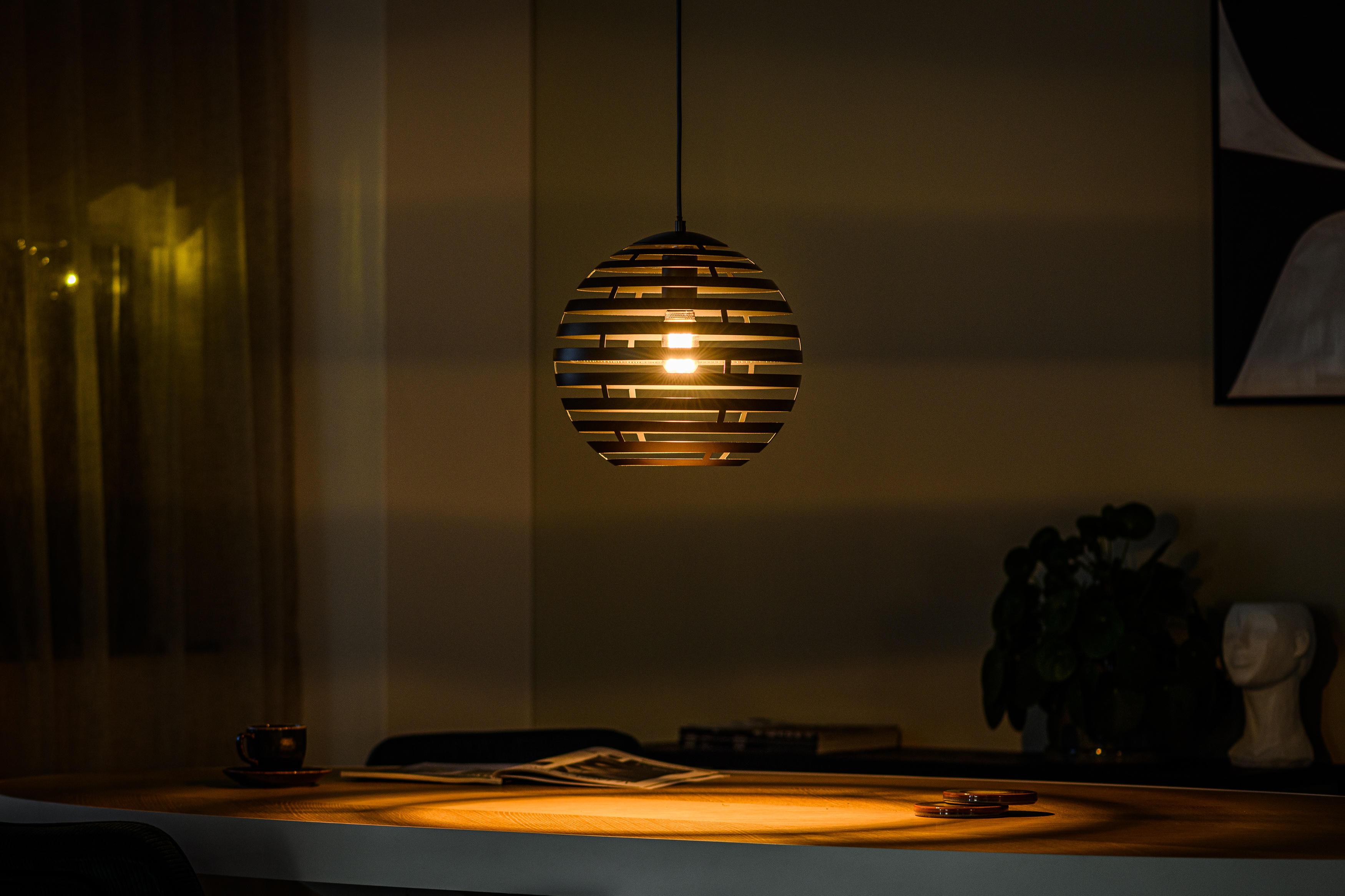 Pendant lamp metal black