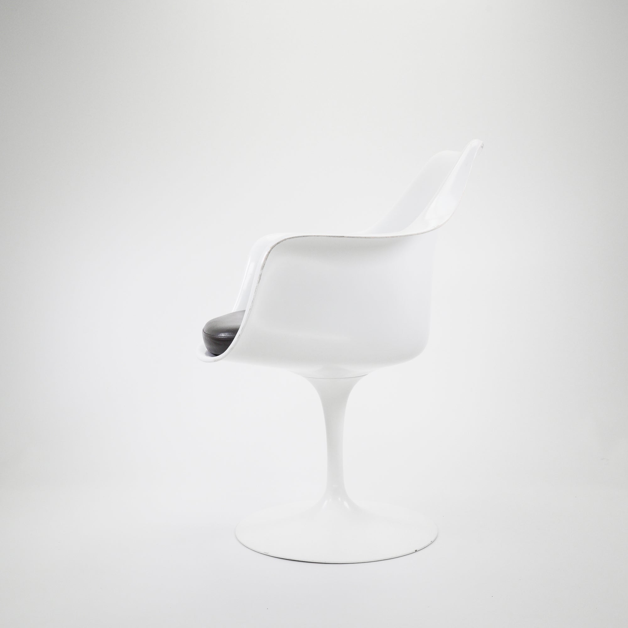 Saarinen Tulip Armchair White Brown Leather