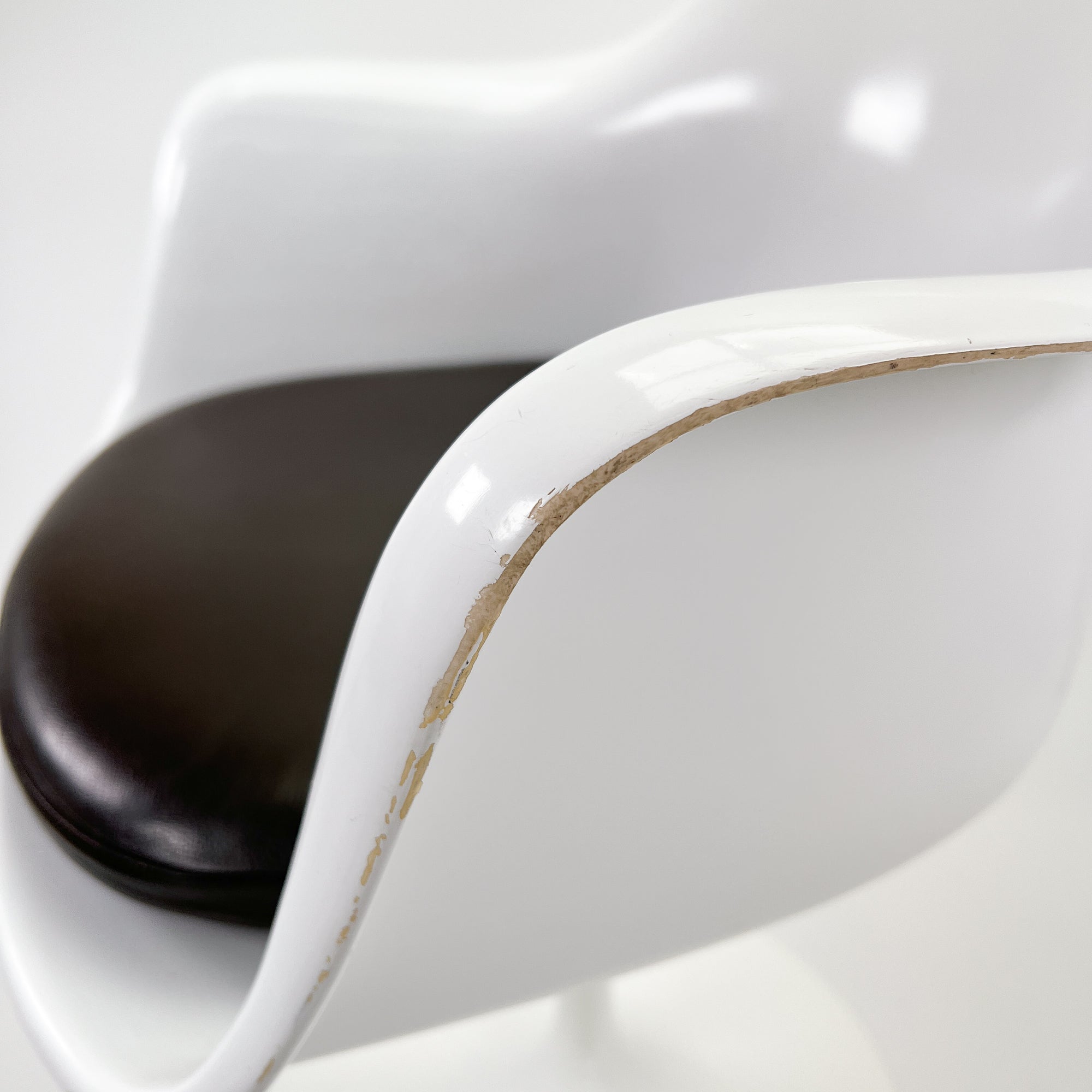 Saarinen Tulip Armchair White Brown Leather