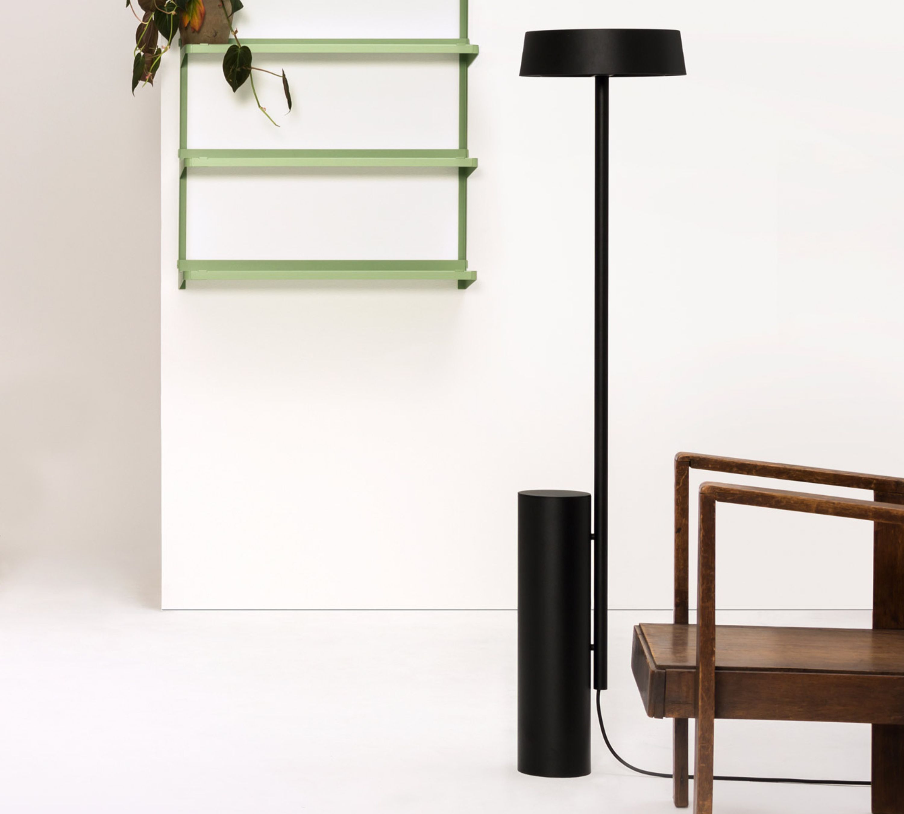 December Floor lamp Aluminum Powder-coated Black