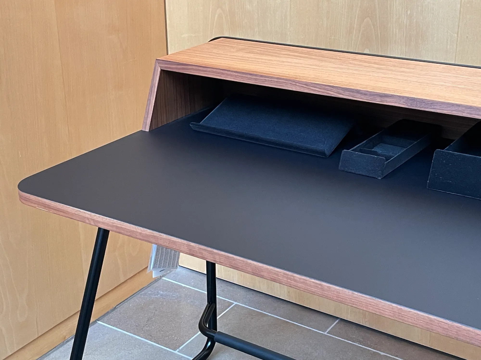 S 1200 Desk Wood Brown