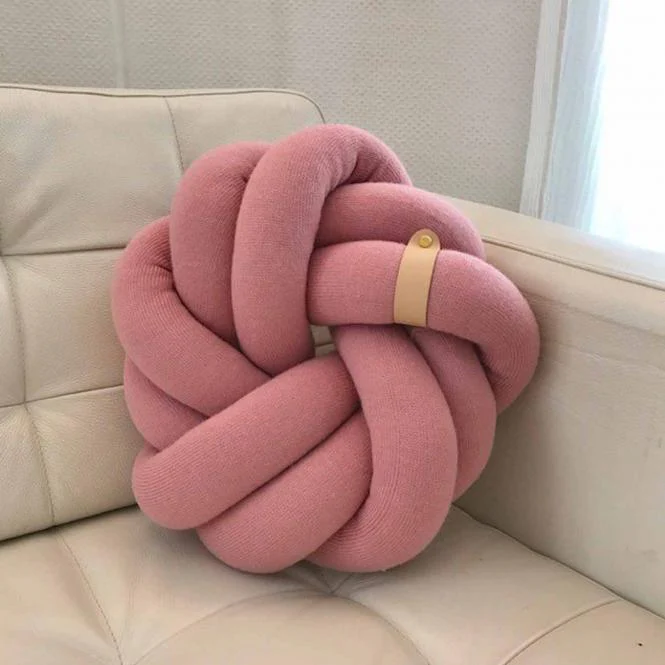 Knot cushion textile pink