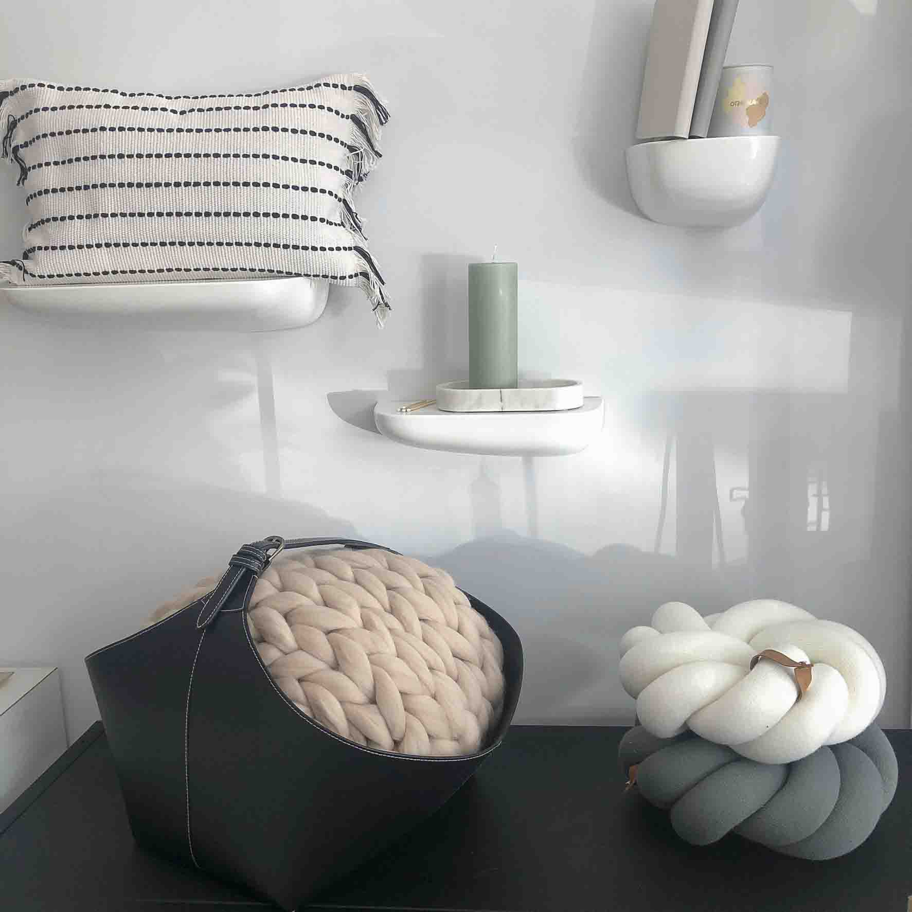 Knoten
Kissen
Textil
Grau
