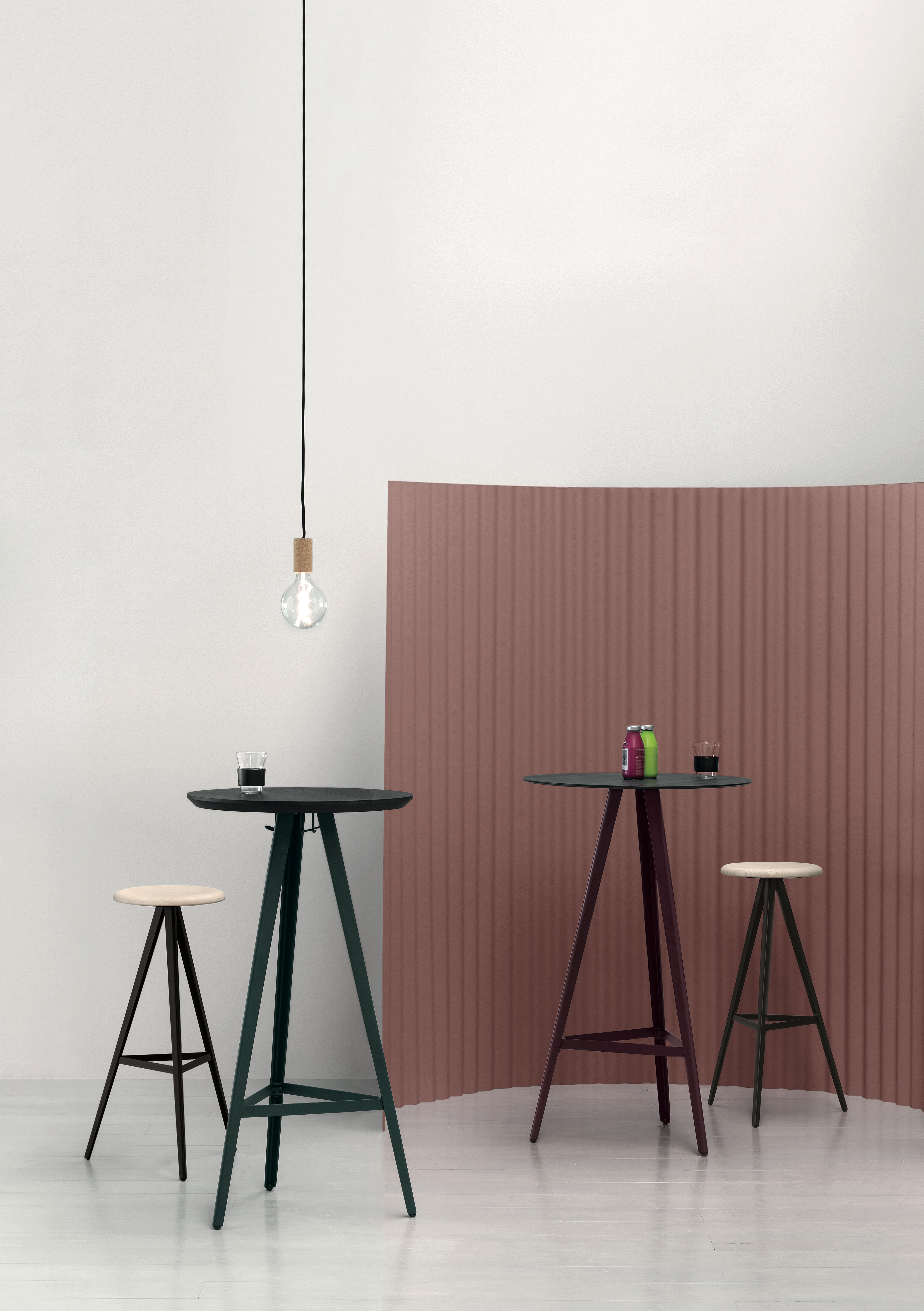 Kuky Alto Neutro Sgabello Metallo Legno Nero