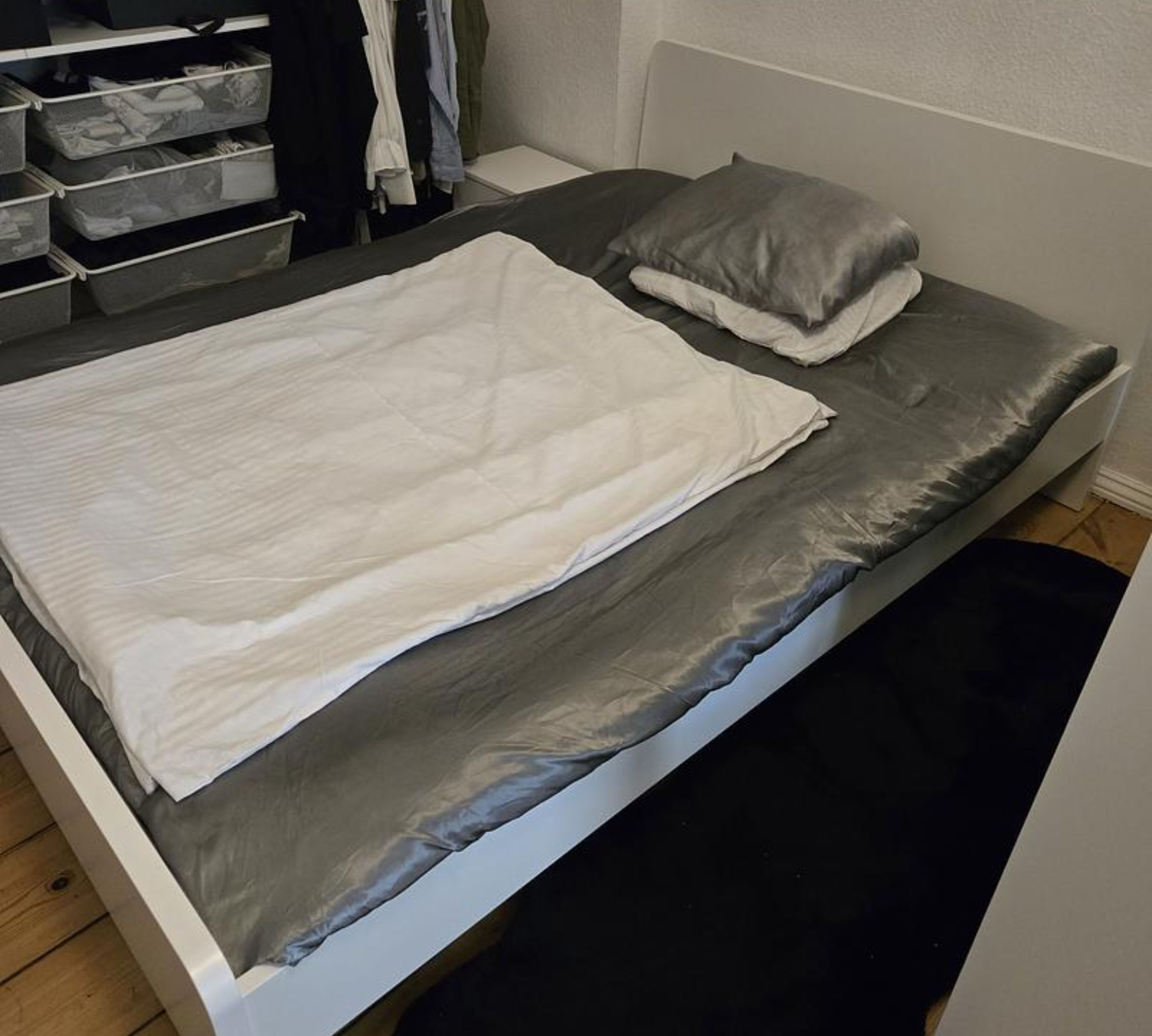 Queensize Bett 140x200
