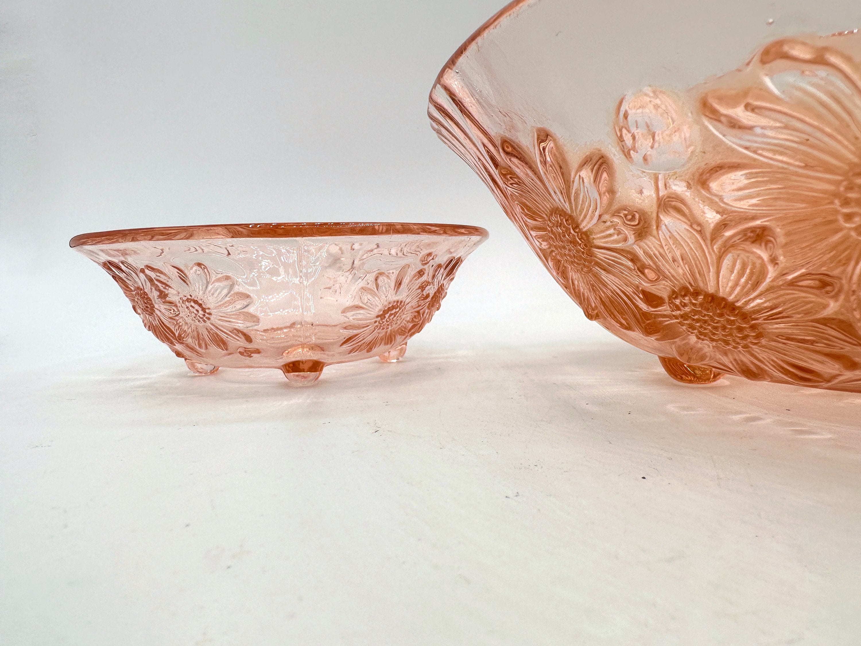 5x Vintage fruit bowl pressed glass pink 1930s