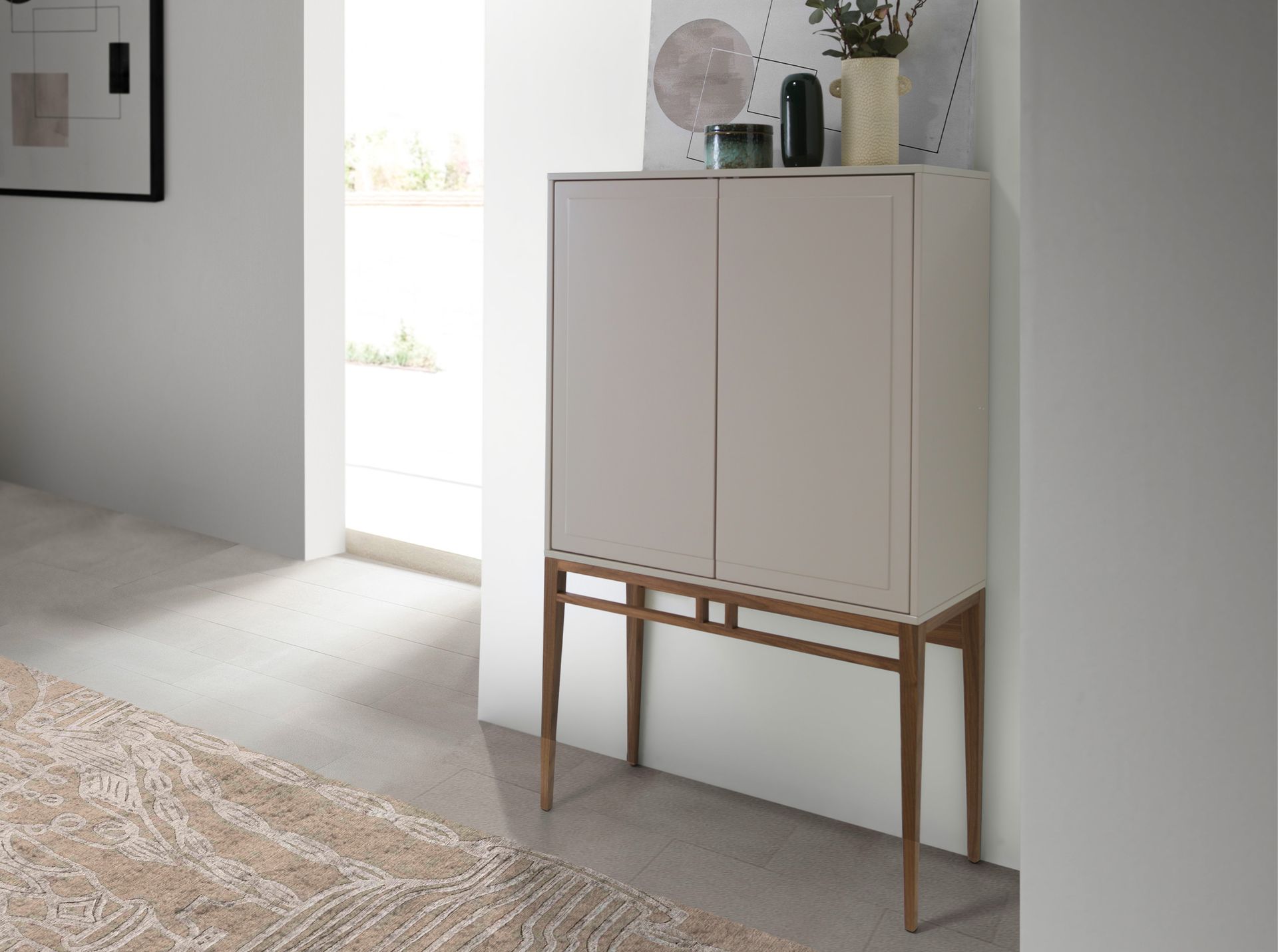 Hohes Sideboard Walnussfurnier Creme
