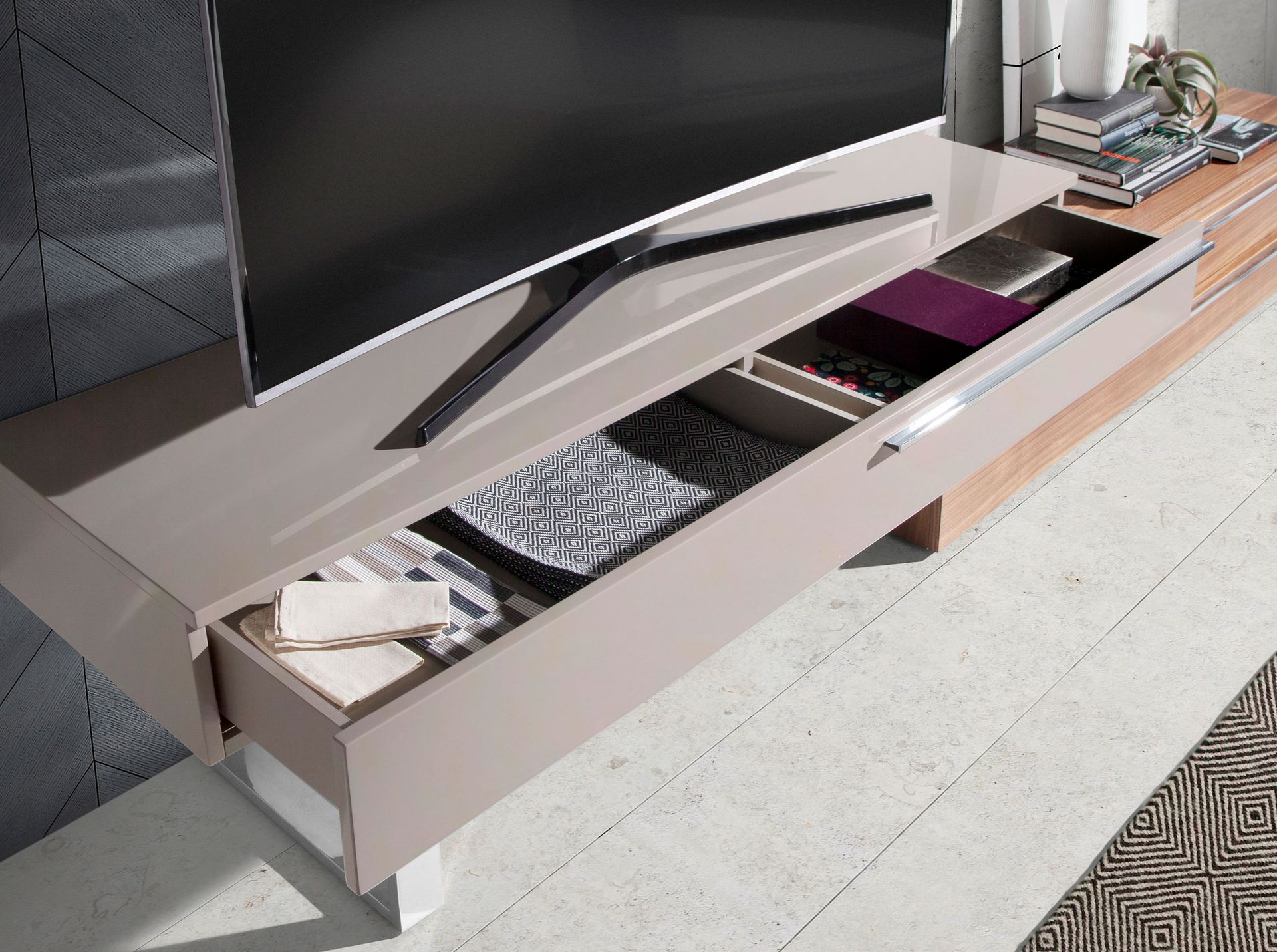 Lowboard walnut veneer stainless steel cream