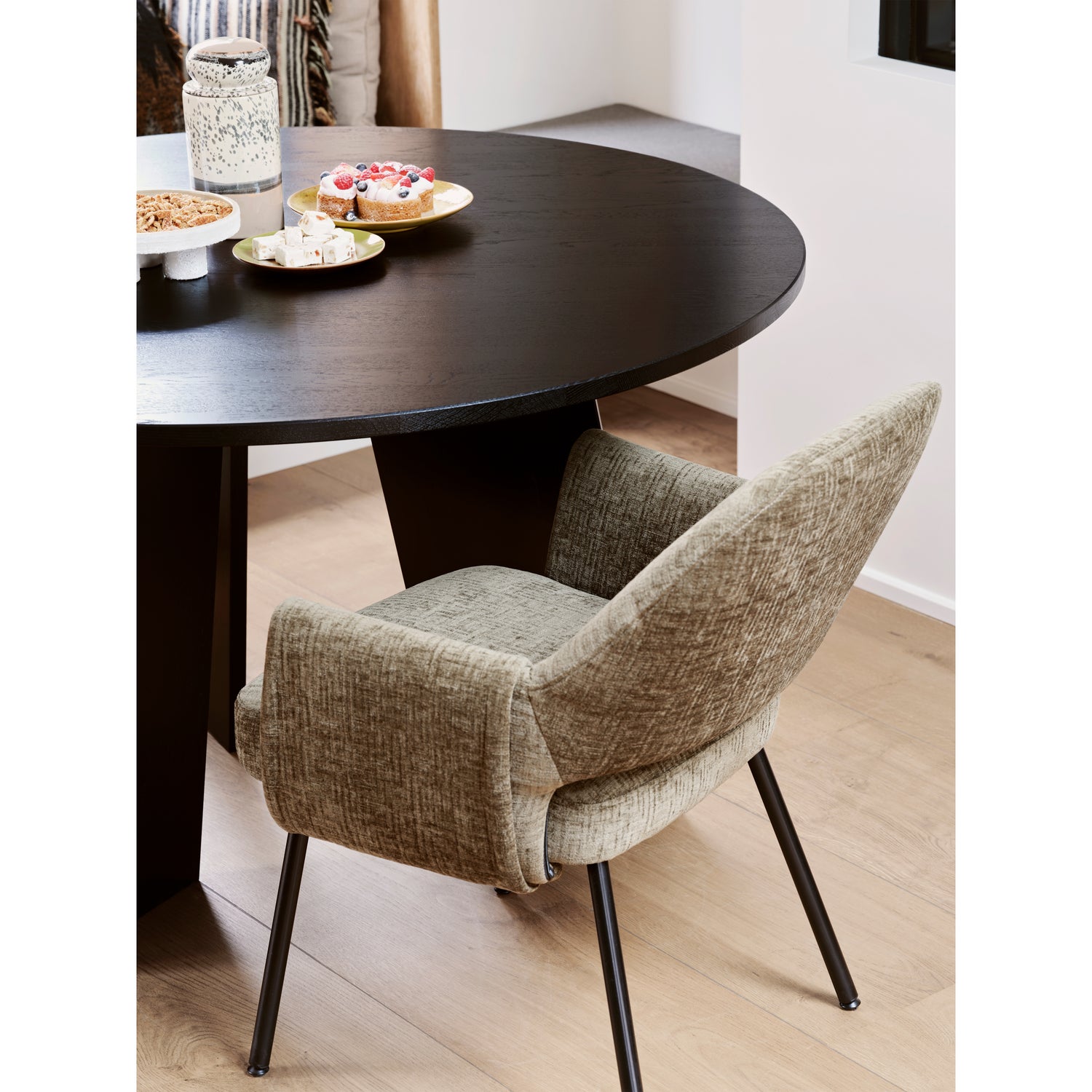 Fries Dining Table Oak Wood Black Ø 129cm
