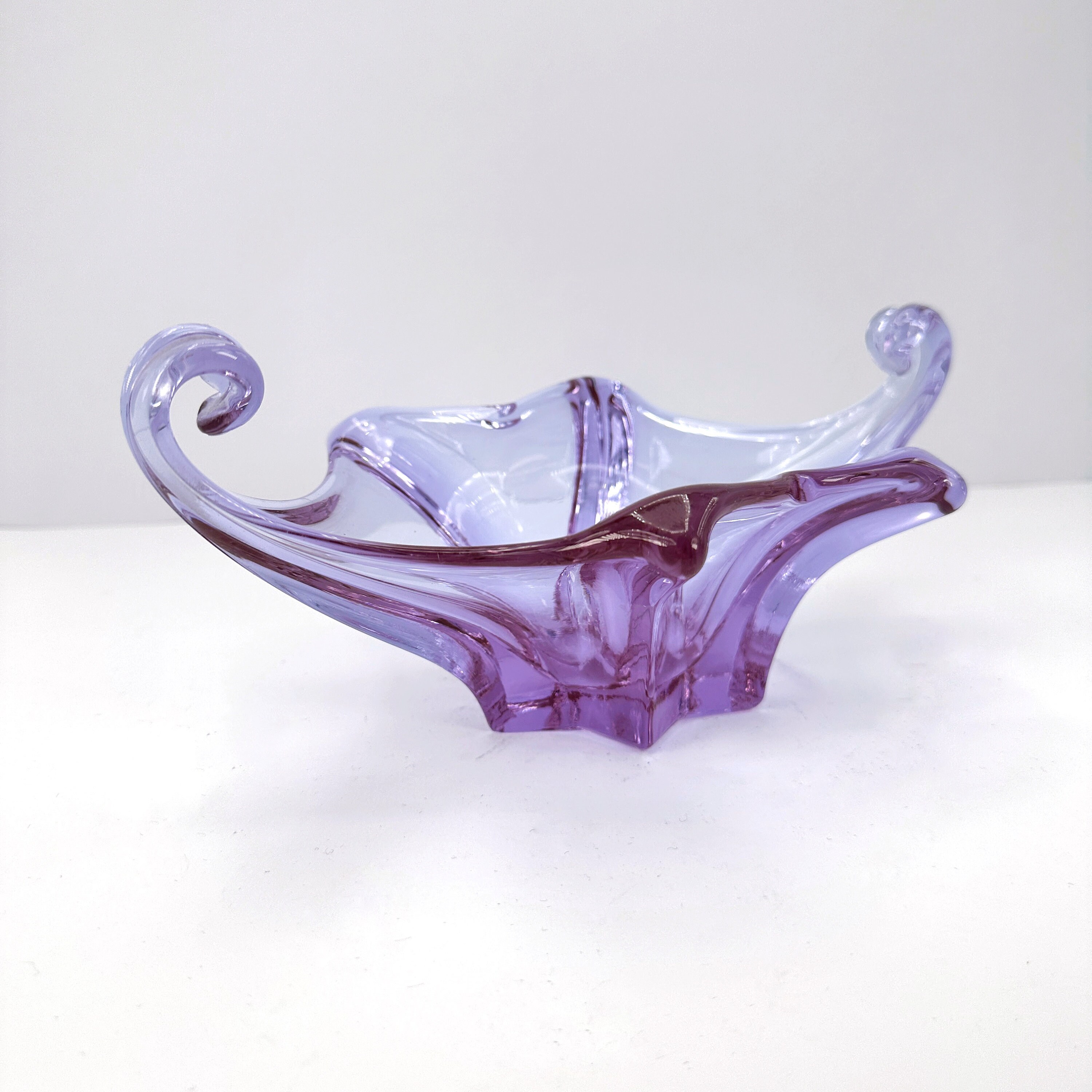 Vintage bowl Alexandrite glass pink