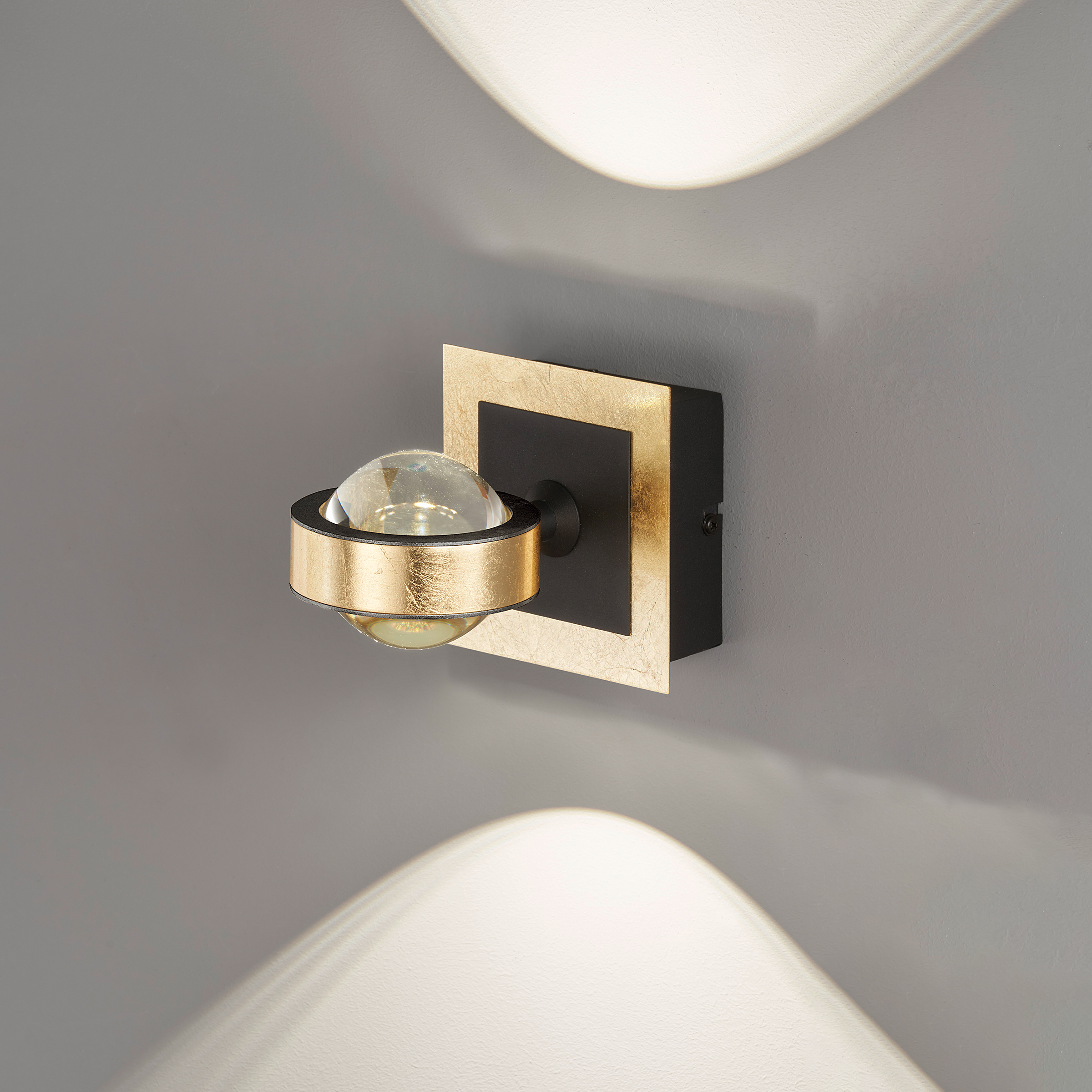 Cluedo LED wall light Iron Clear glass