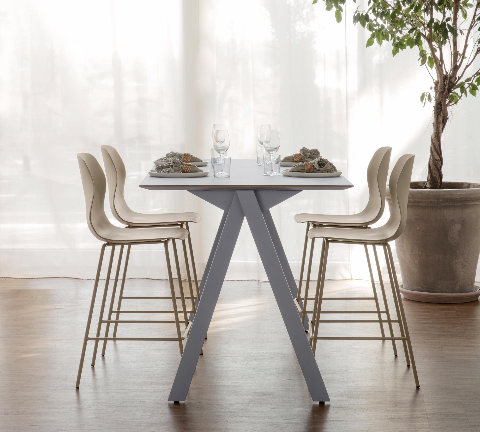 Pelican Bar Stool Black