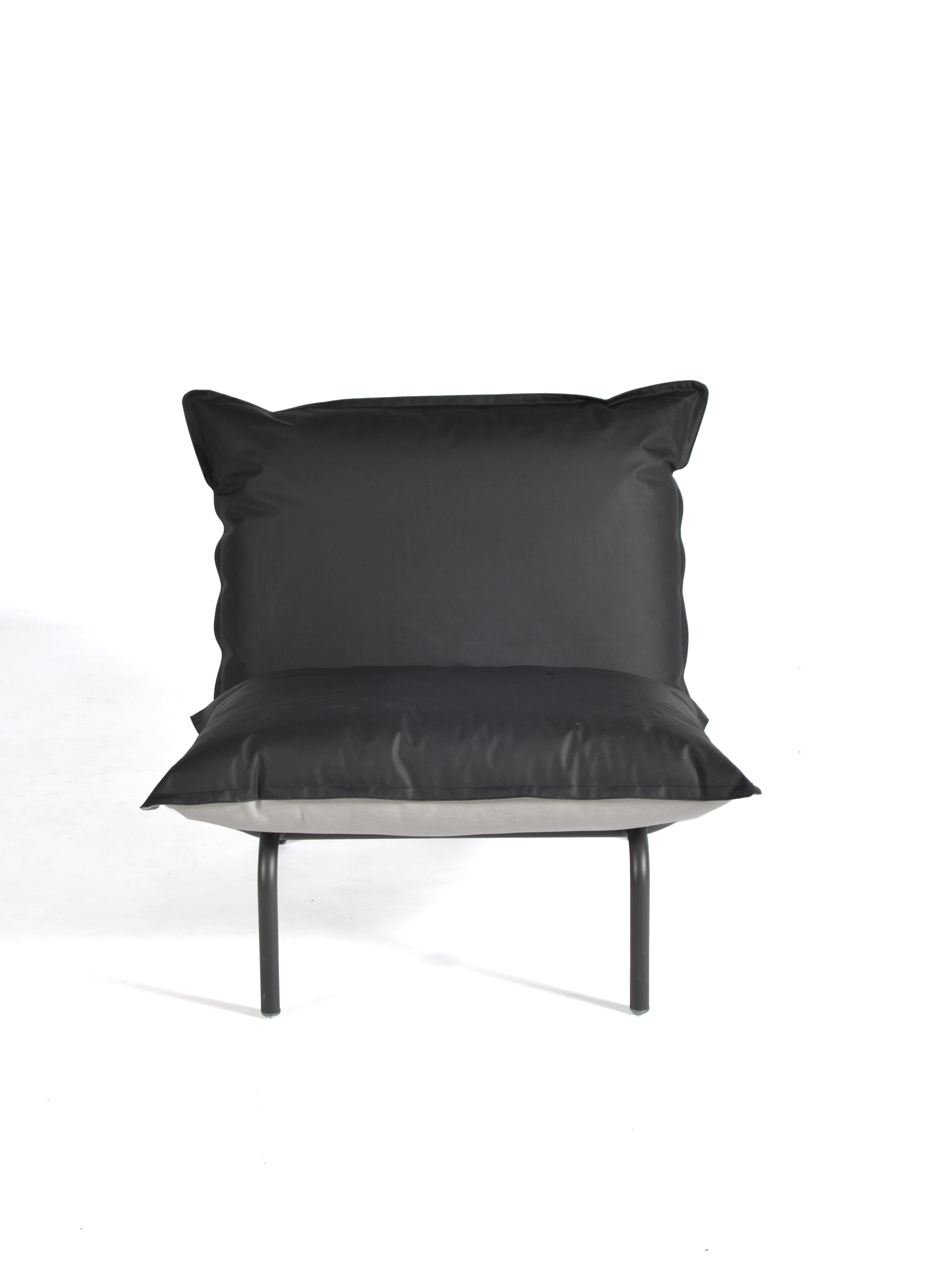 L28 Outdoor Lounge Chair with Reversible Cushion Anthracite
