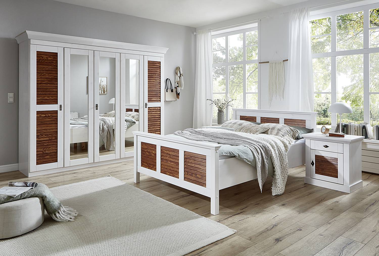 Massive nightstand Lysbro pine solid white
