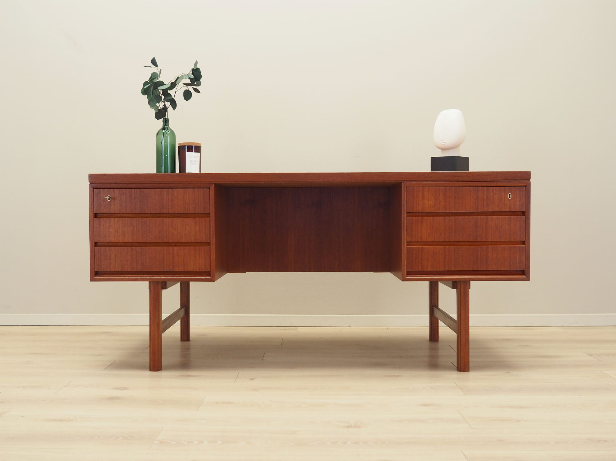 Scrivania in teak anni '70