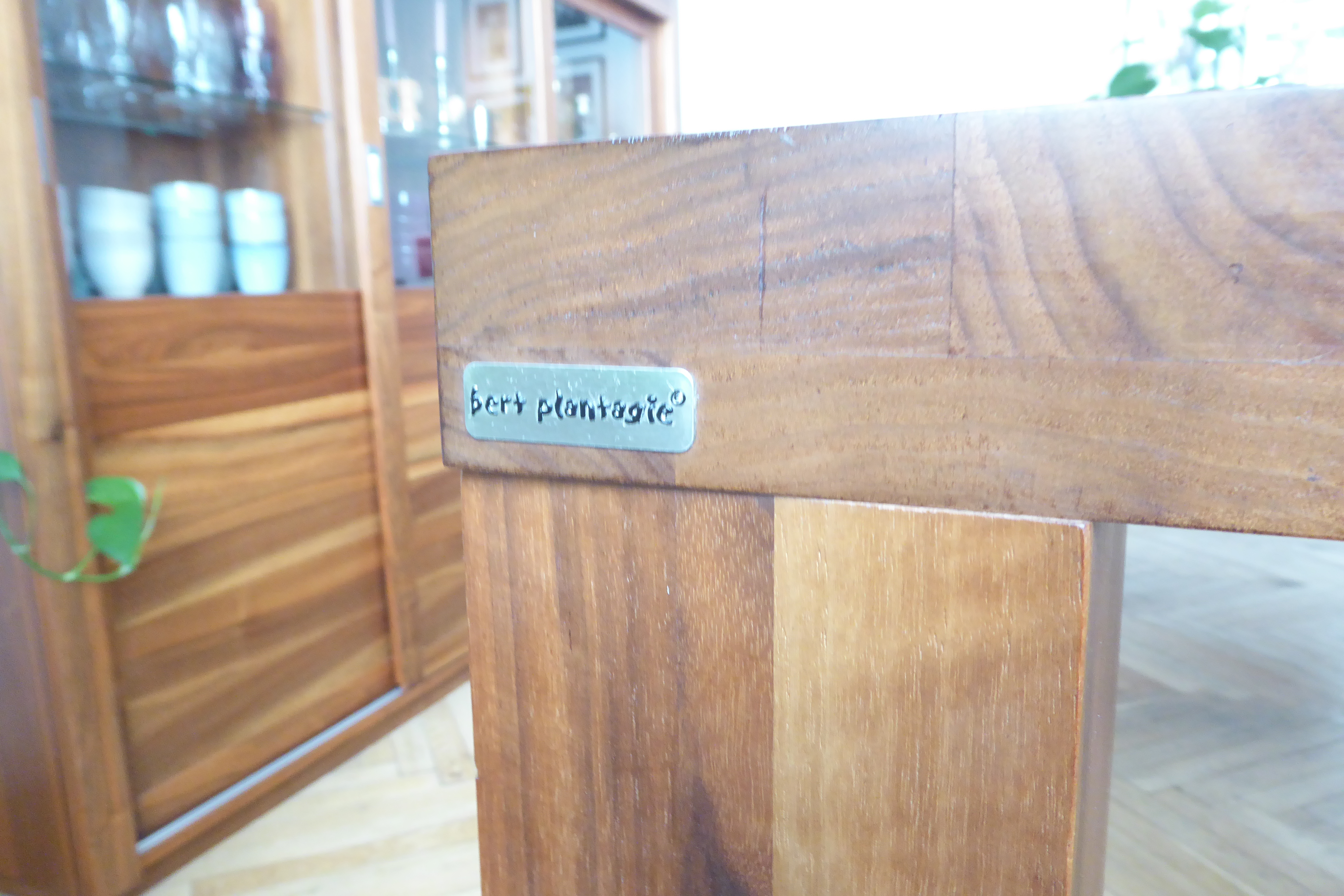 Stripe Esstisch Nussbaum