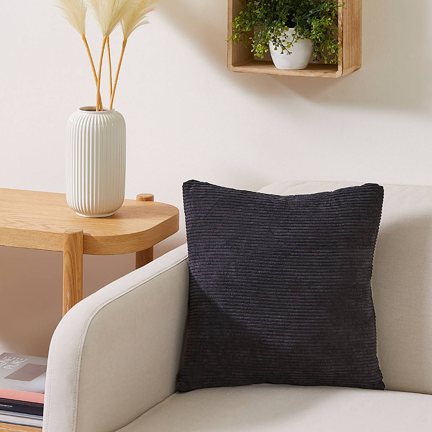 Emy Pillow Polyester Black