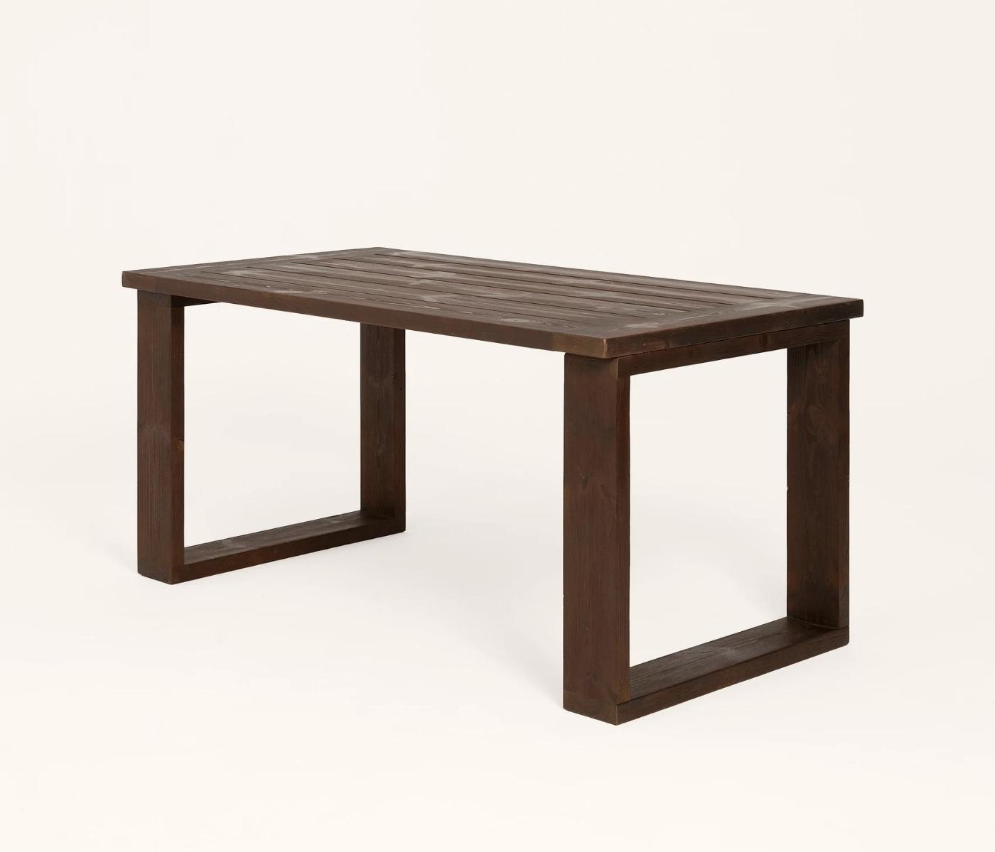 Outdoor-Tisch aus Vollholz