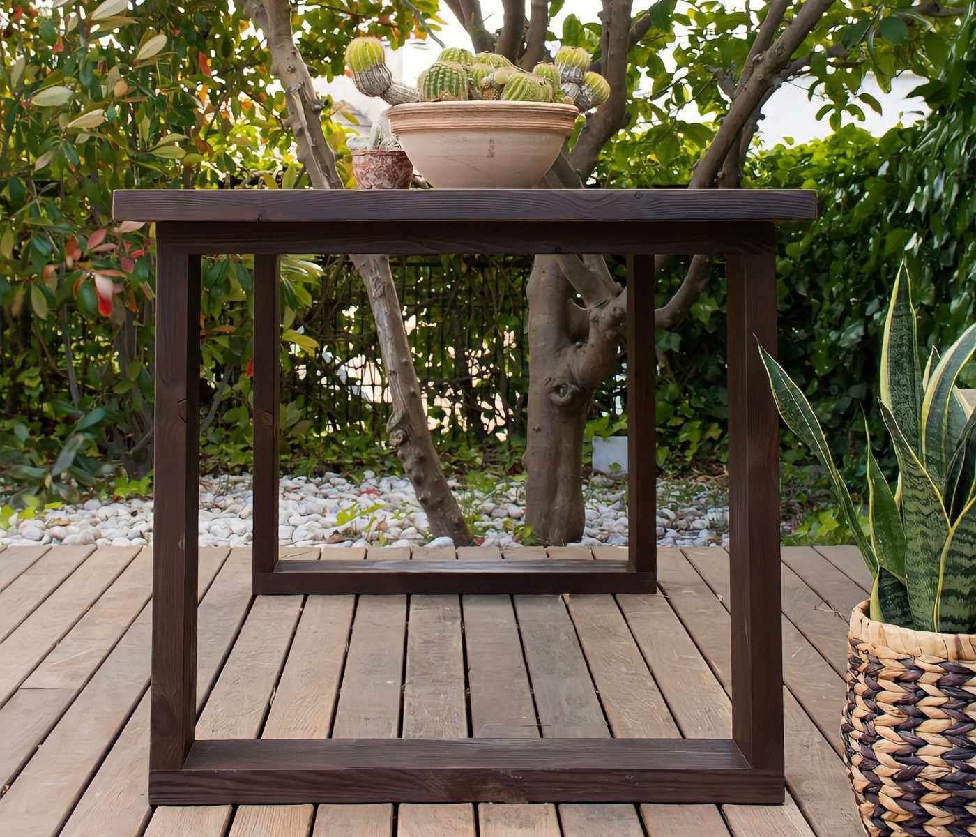 Outdoor-Tisch aus Vollholz
